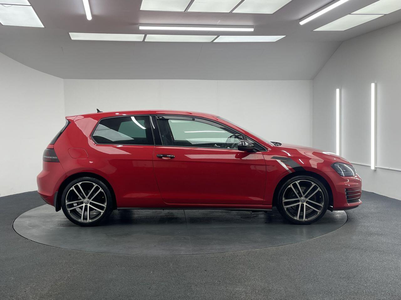 Volkswagen Golf - Image 20