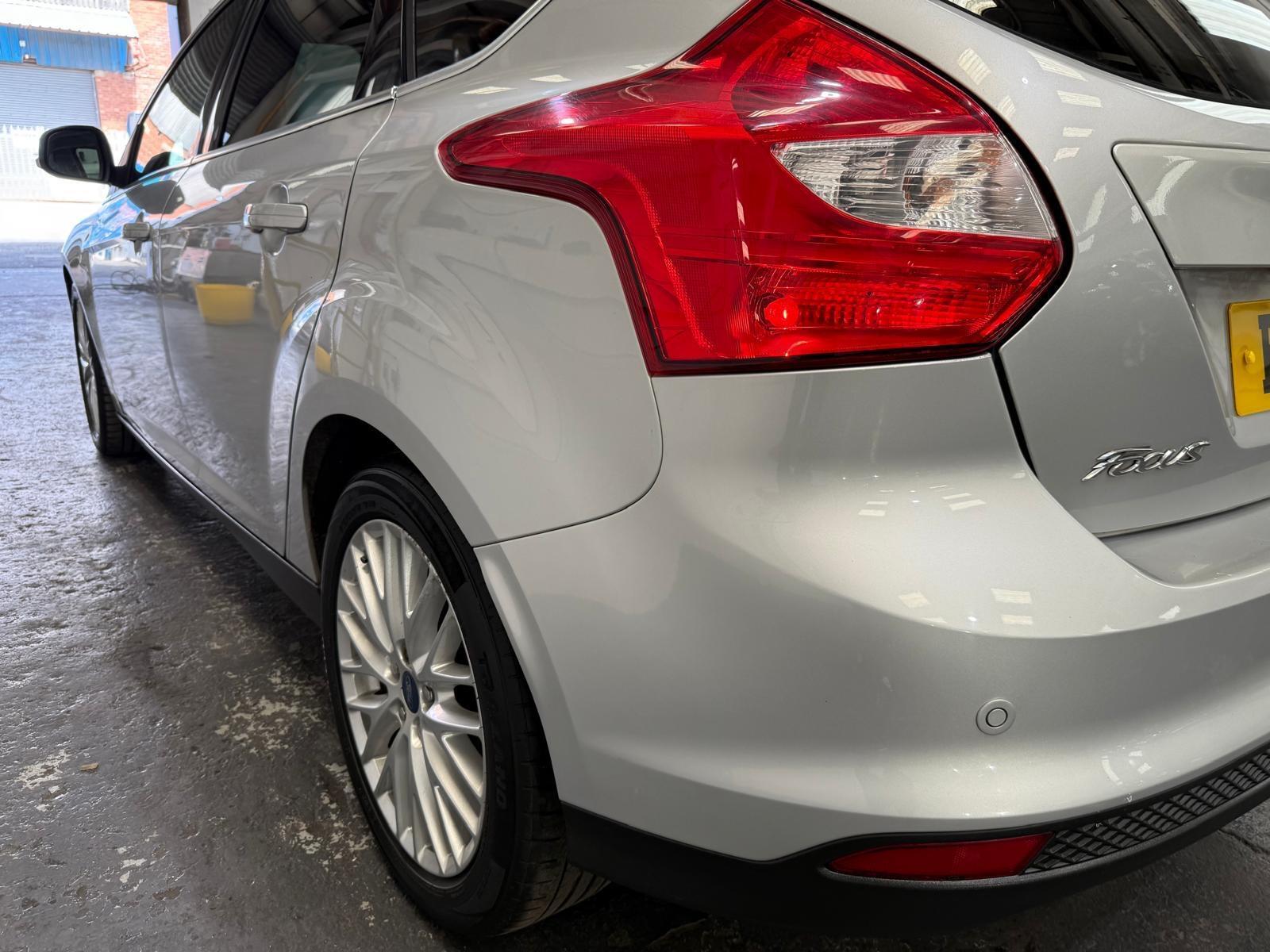 Ford Focus - Image 17