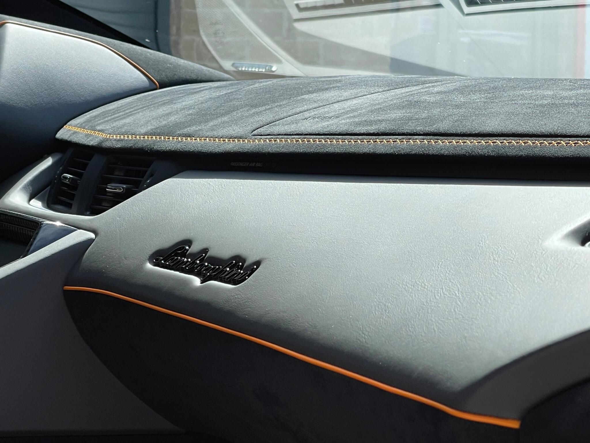 Lamborghini Aventador - Image 12