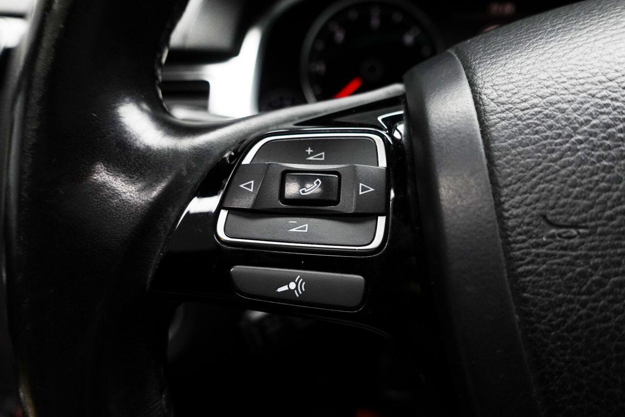 Volkswagen Touareg - Image 34