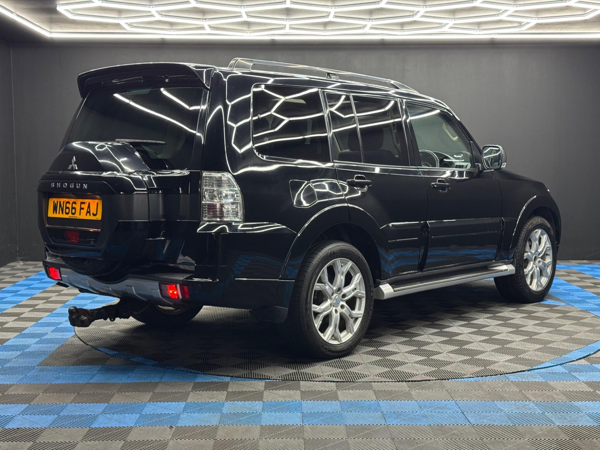 Mitsubishi Shogun - Image 5