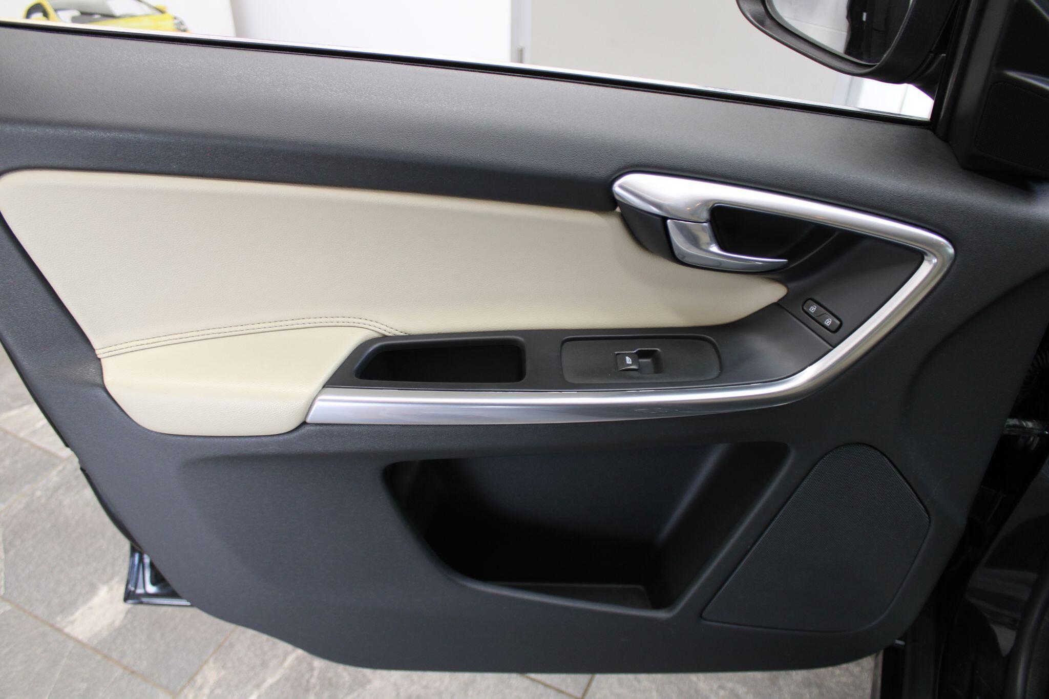 Volvo XC60 - Image 35