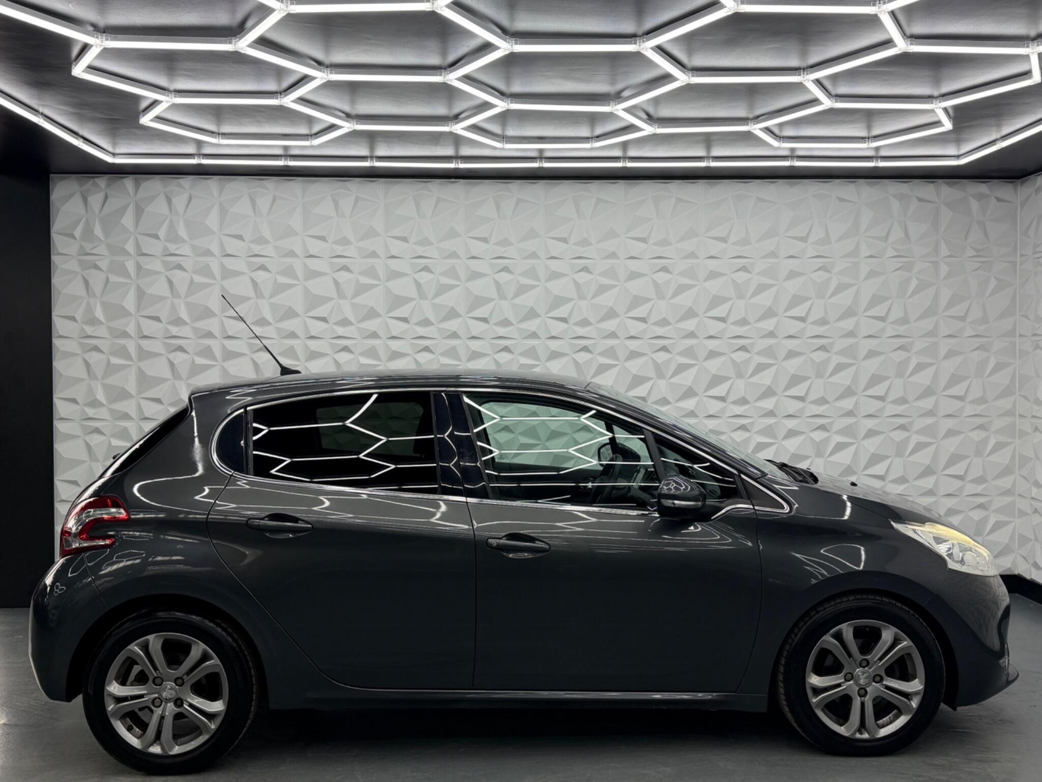 Peugeot 208 - Image 10
