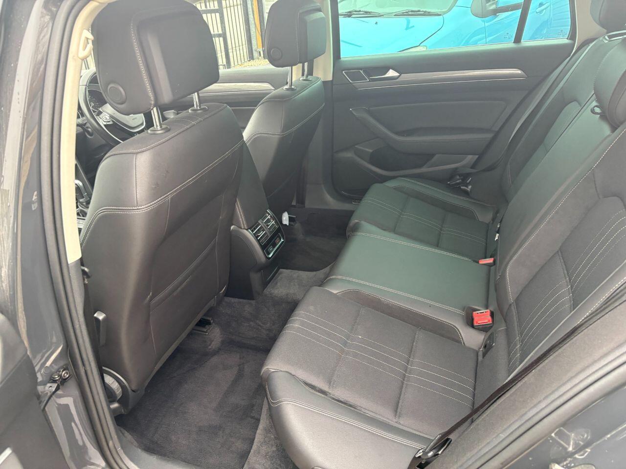 Volkswagen Passat - Image 18