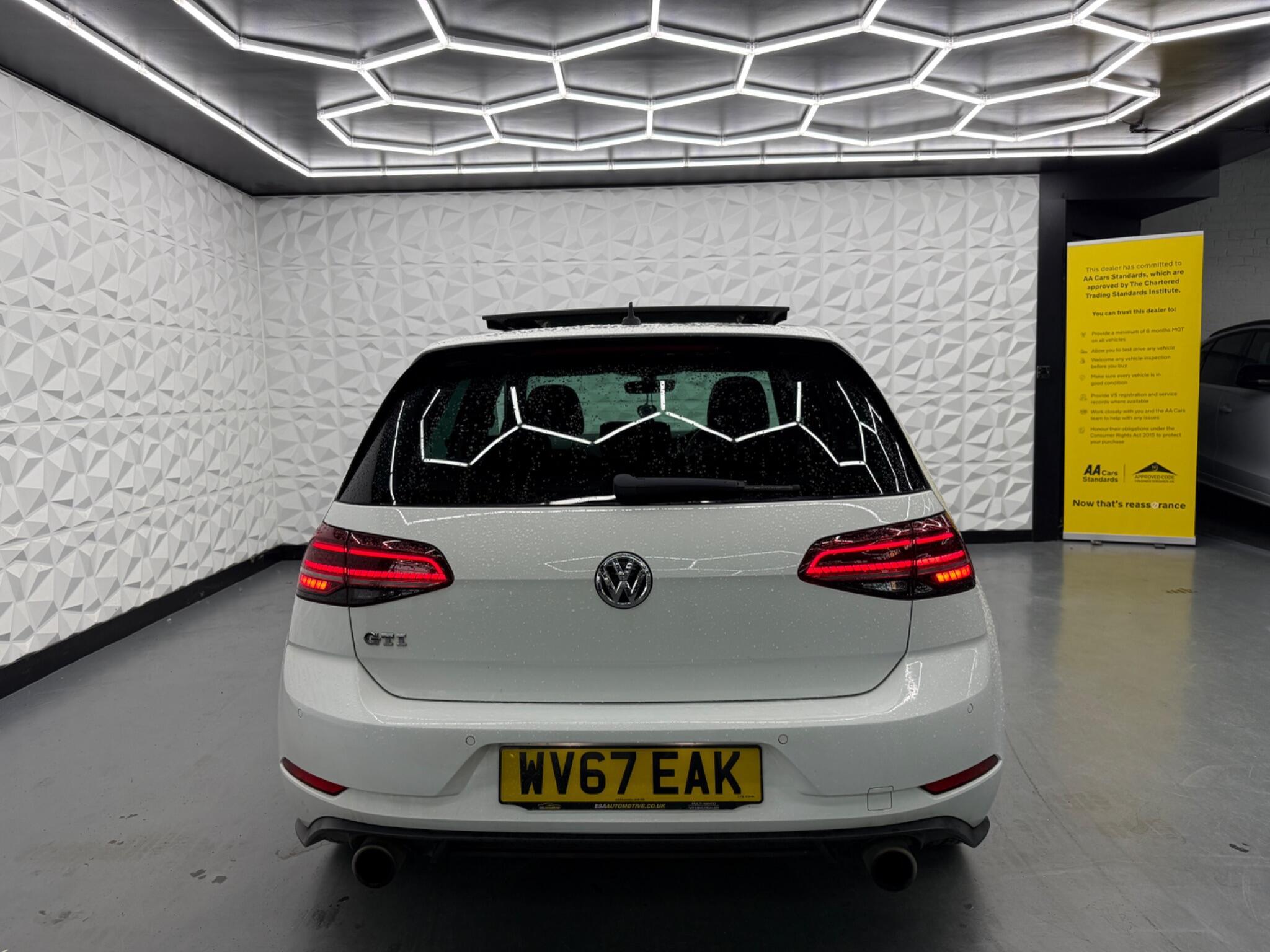 Volkswagen Golf - Image 13