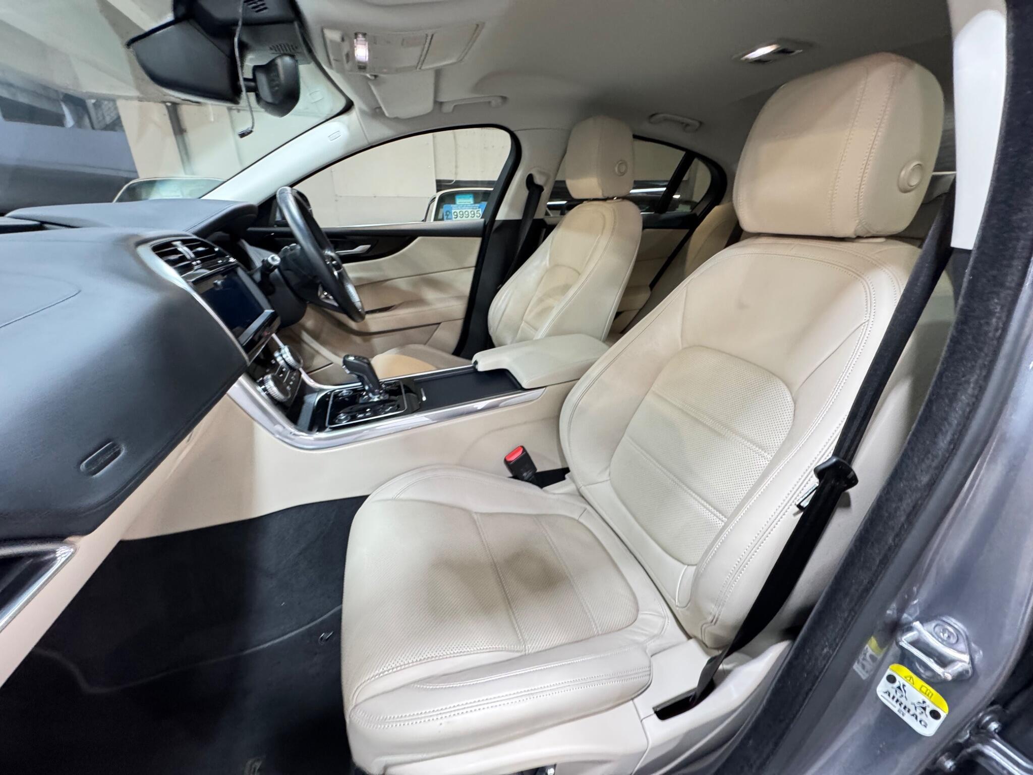 Jaguar XE - Image 10