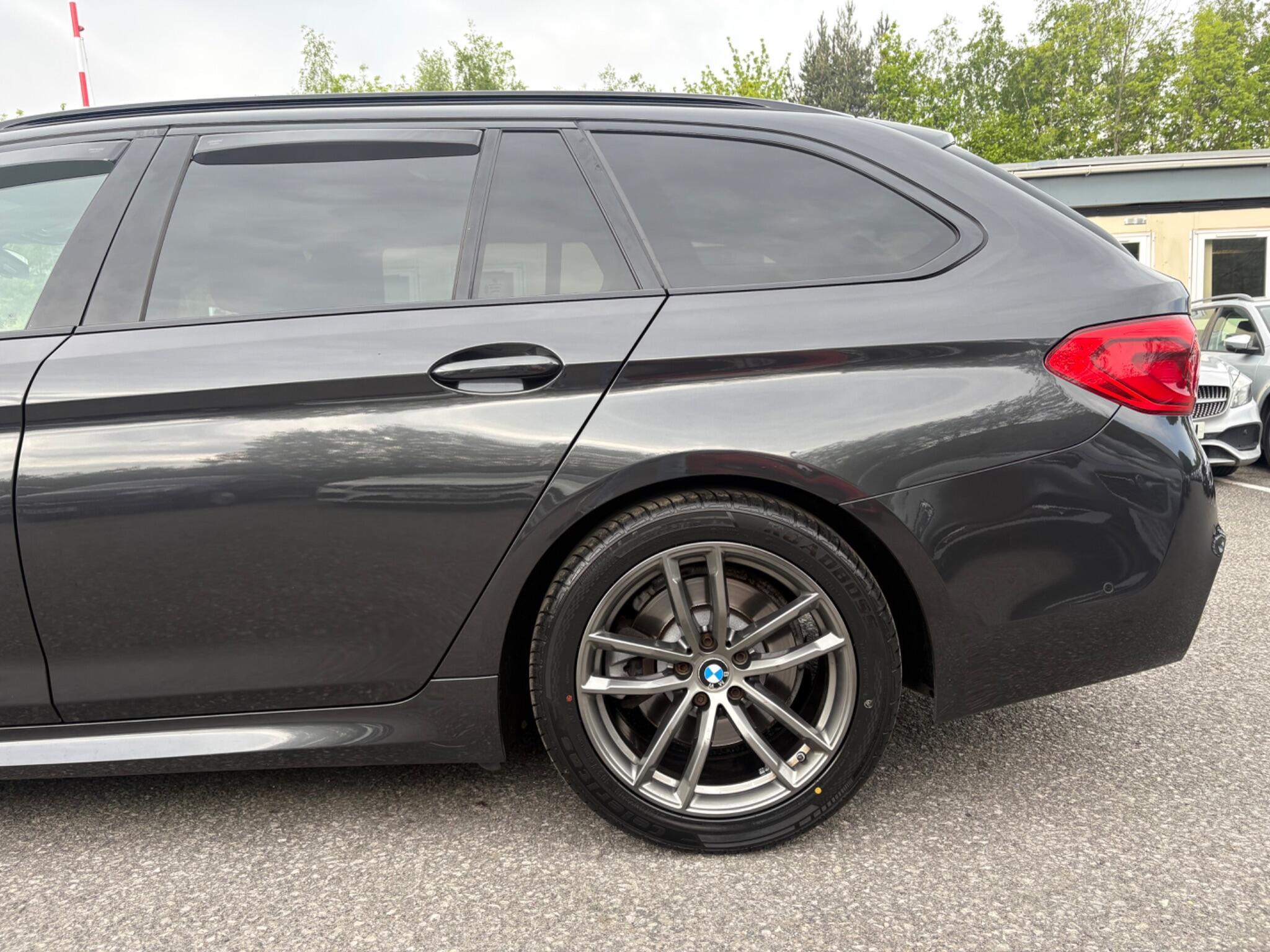 BMW 5 Series - Image 11