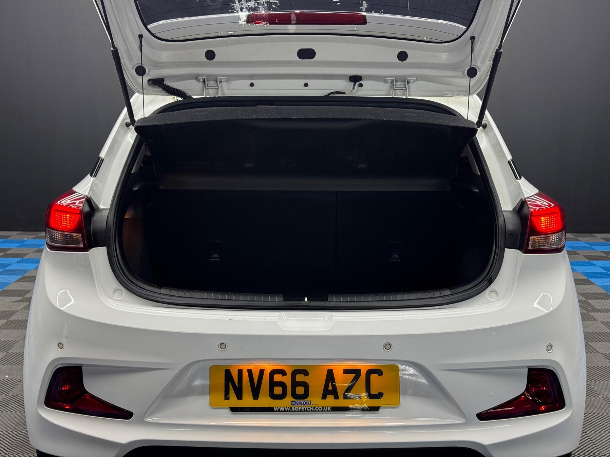 Hyundai i20 - Image 30