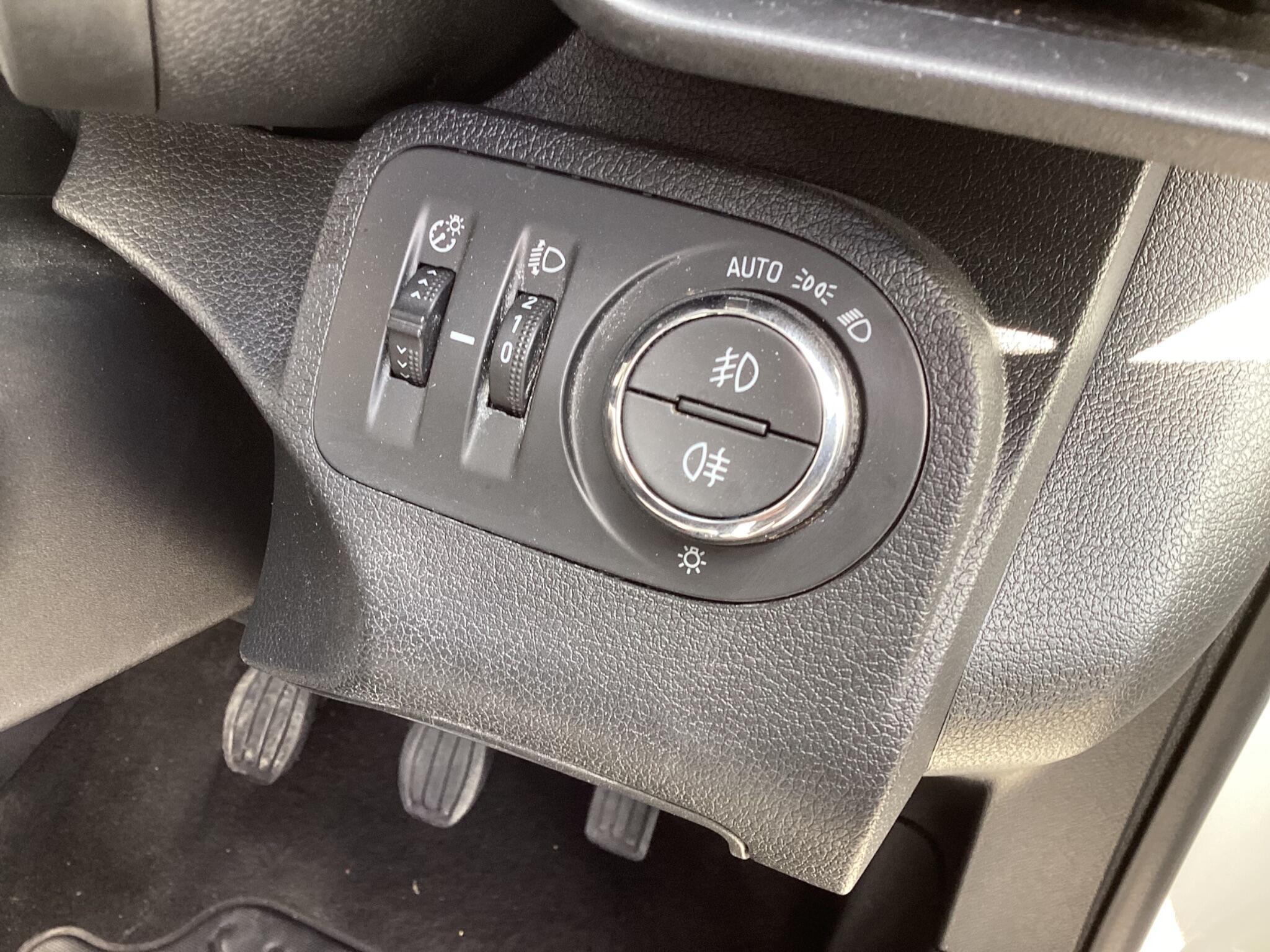 Vauxhall Combo - Image 19