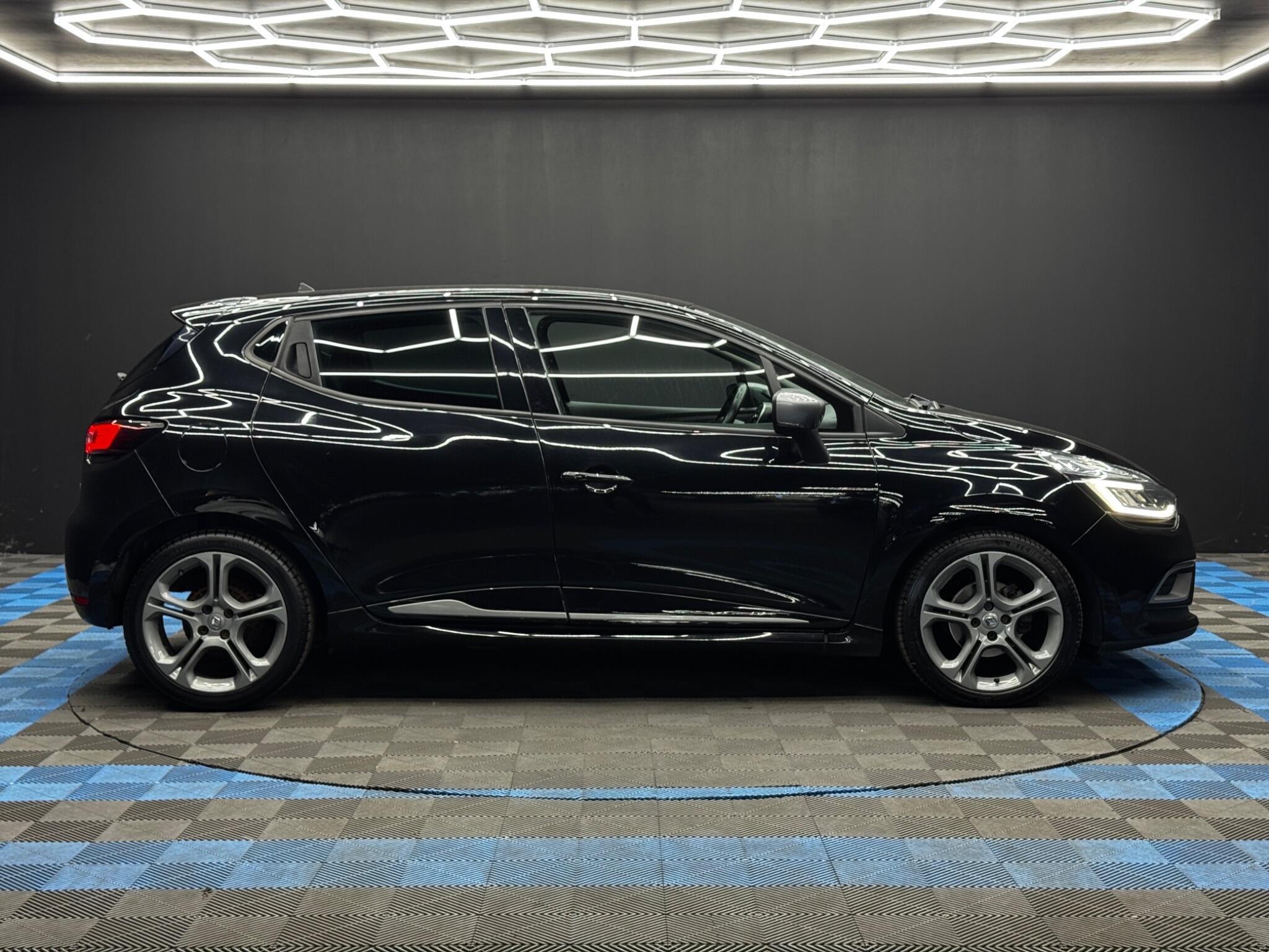 Renault Clio - Image 4