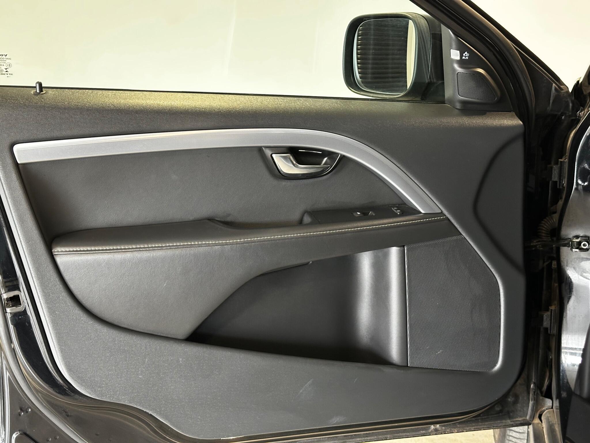 Volvo XC70 - Image 17