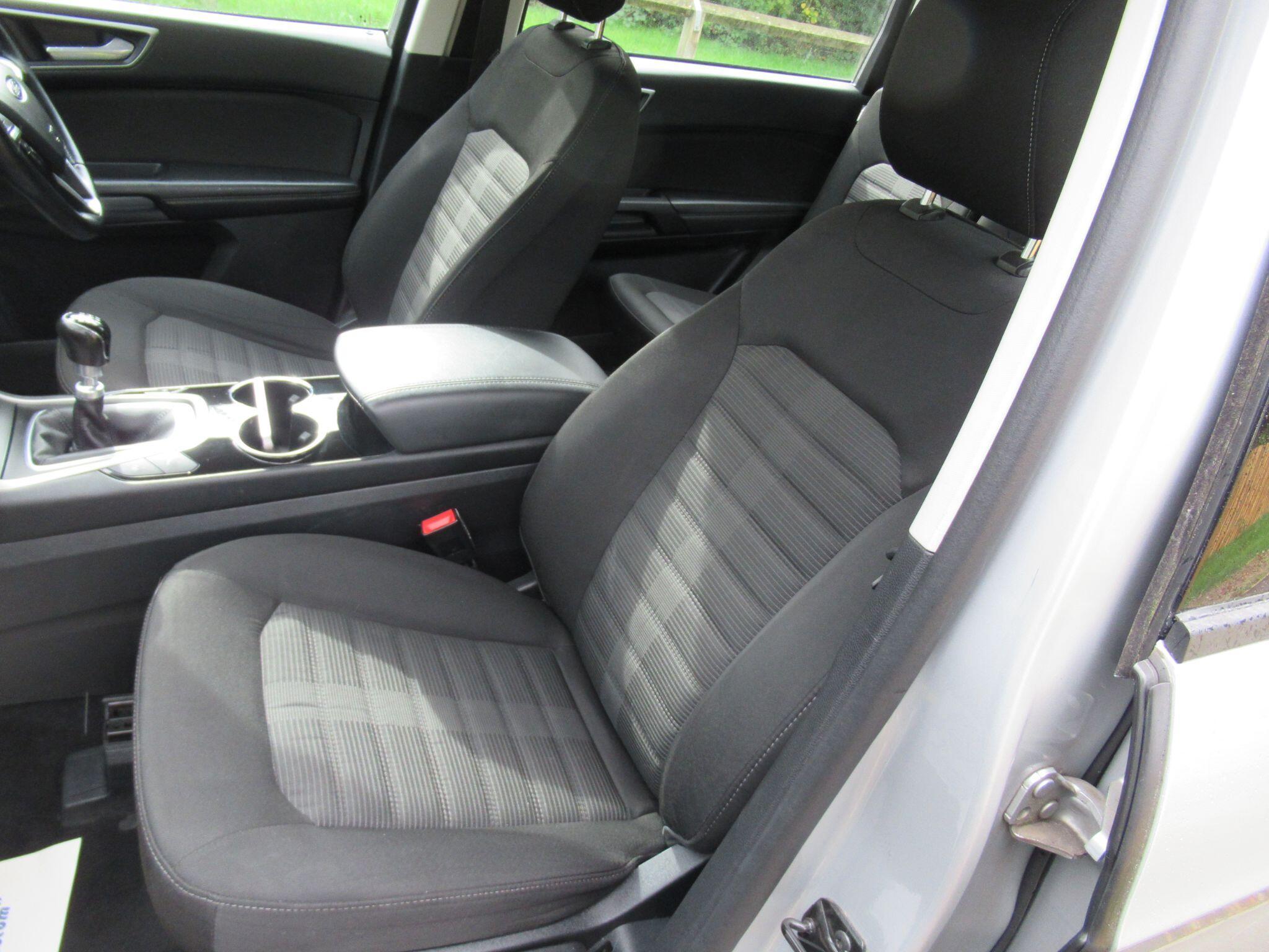 Ford Galaxy - Image 15