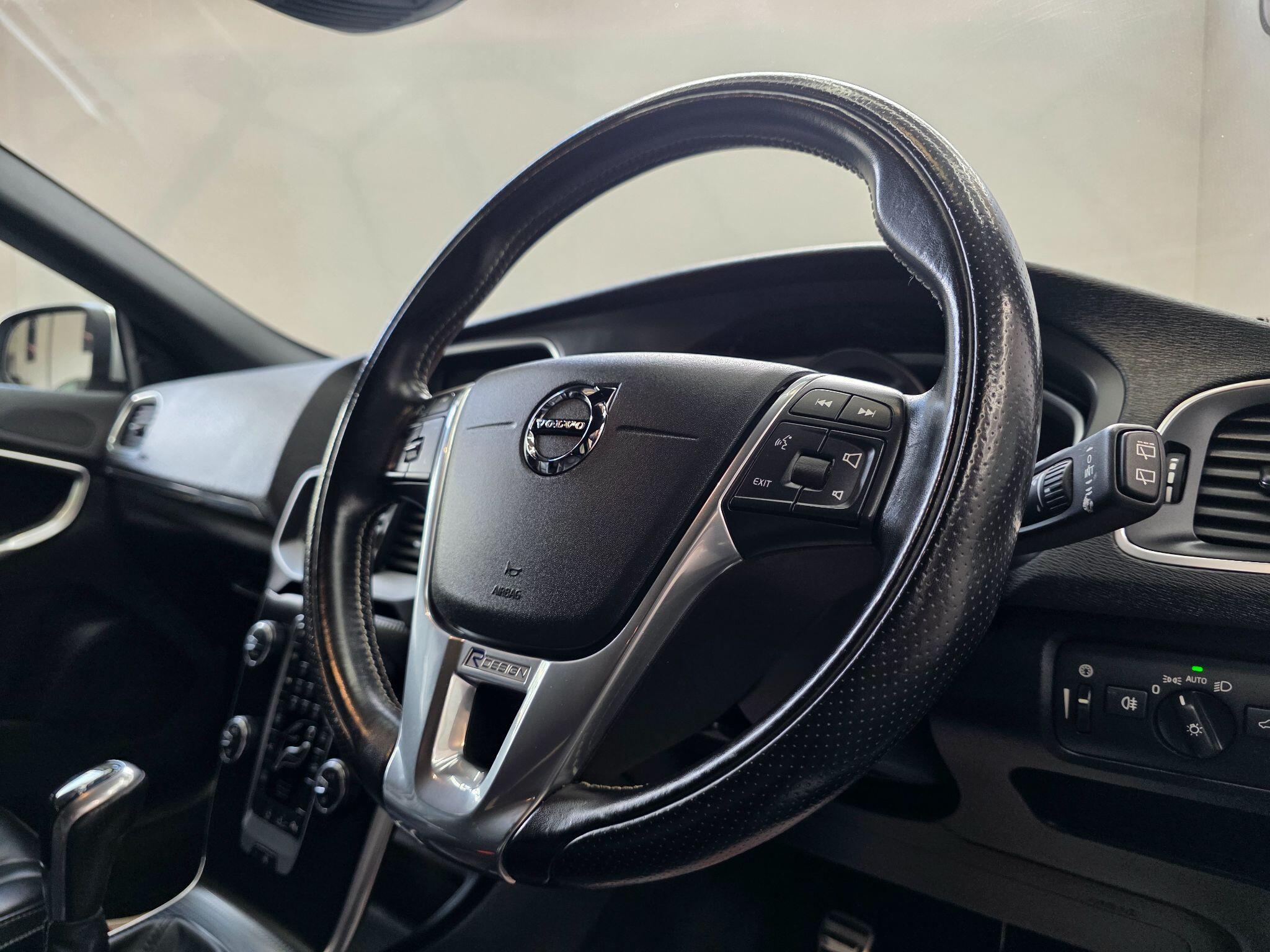 Volvo V40 - Image 13
