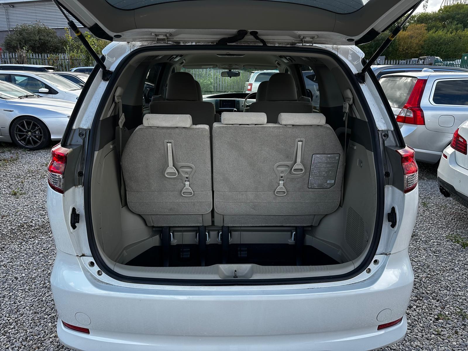 Toyota Estima Aeras G - Image 12
