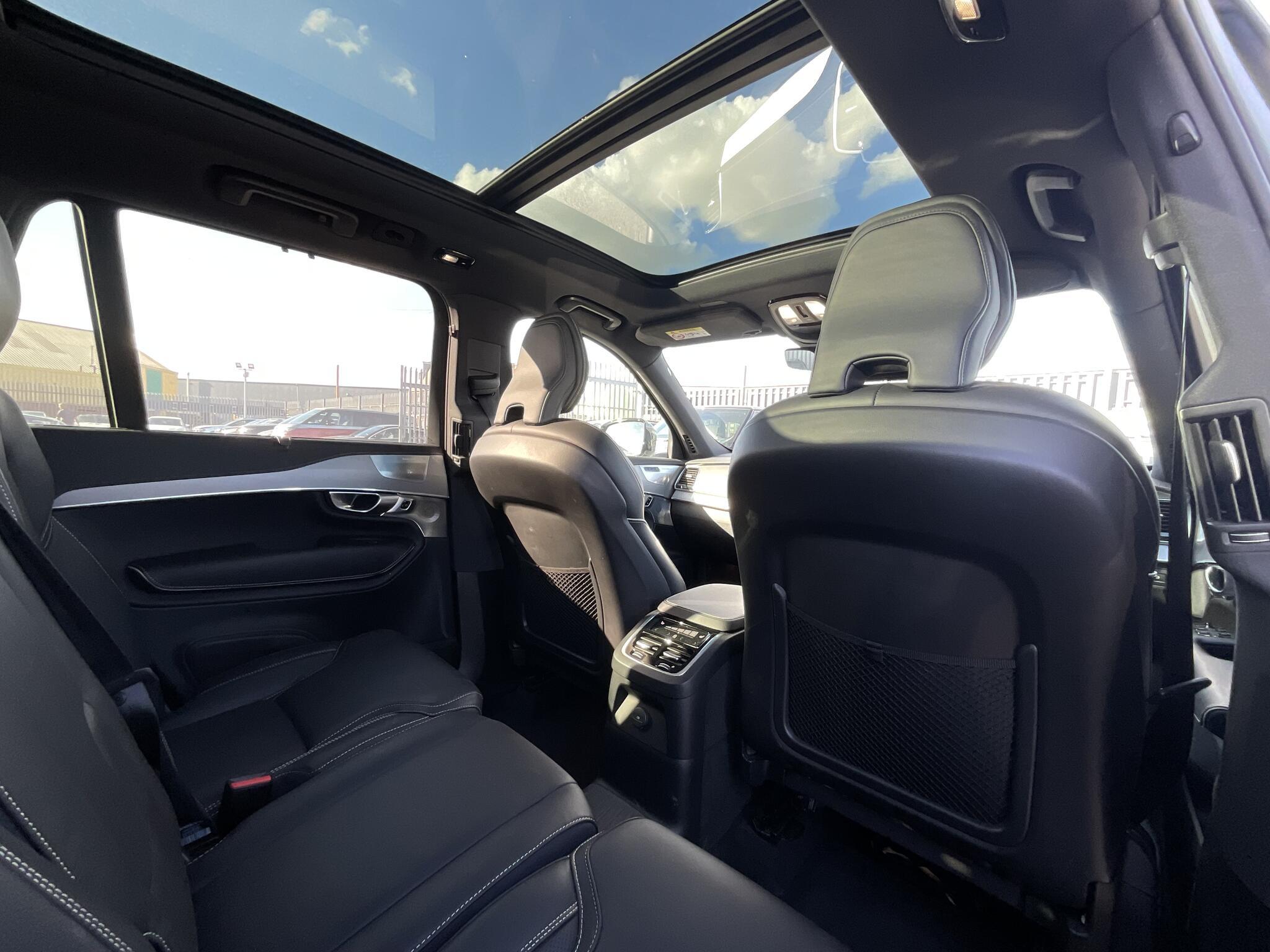 Volvo XC90 - Image 10