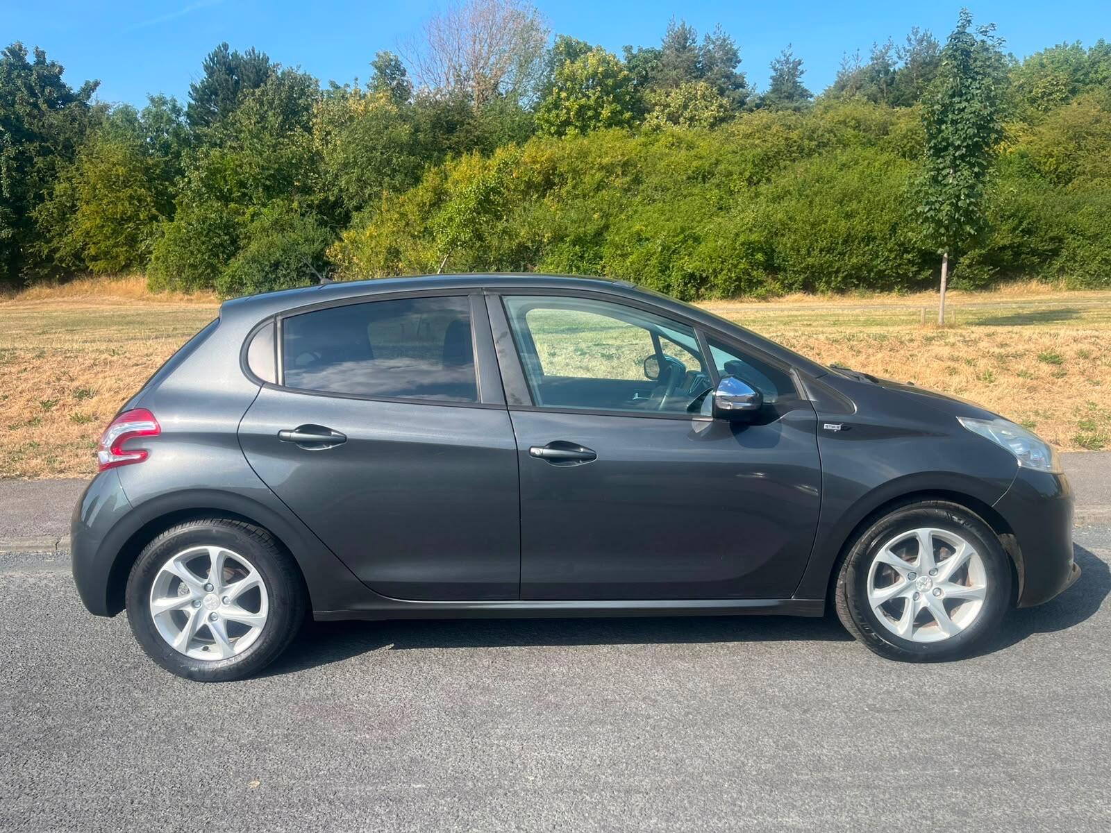 Peugeot 208 - Image 2