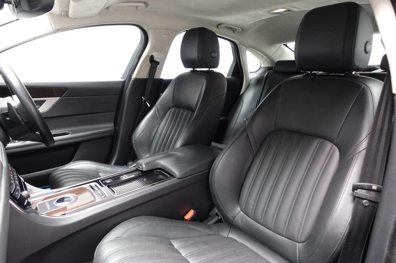 Jaguar XF - Image 22