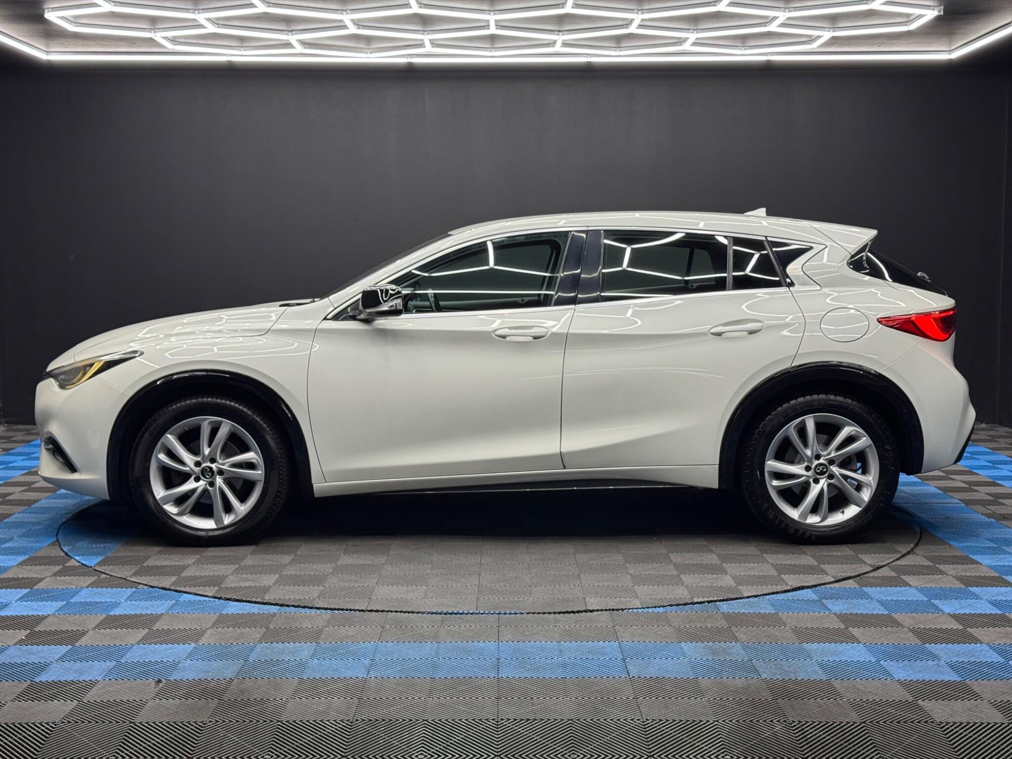Infiniti Q30 - Image 8