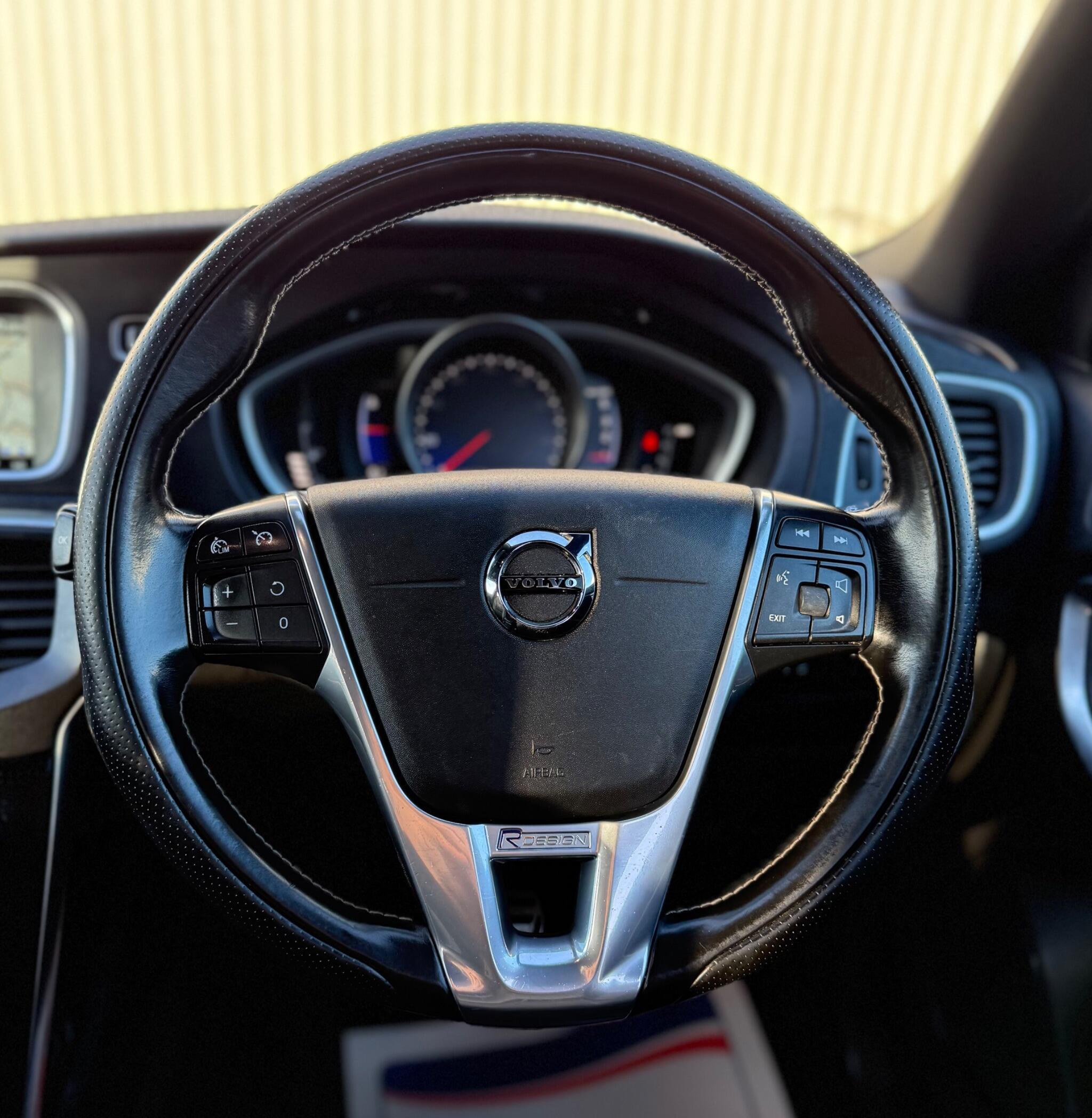 Volvo V40 - Image 33