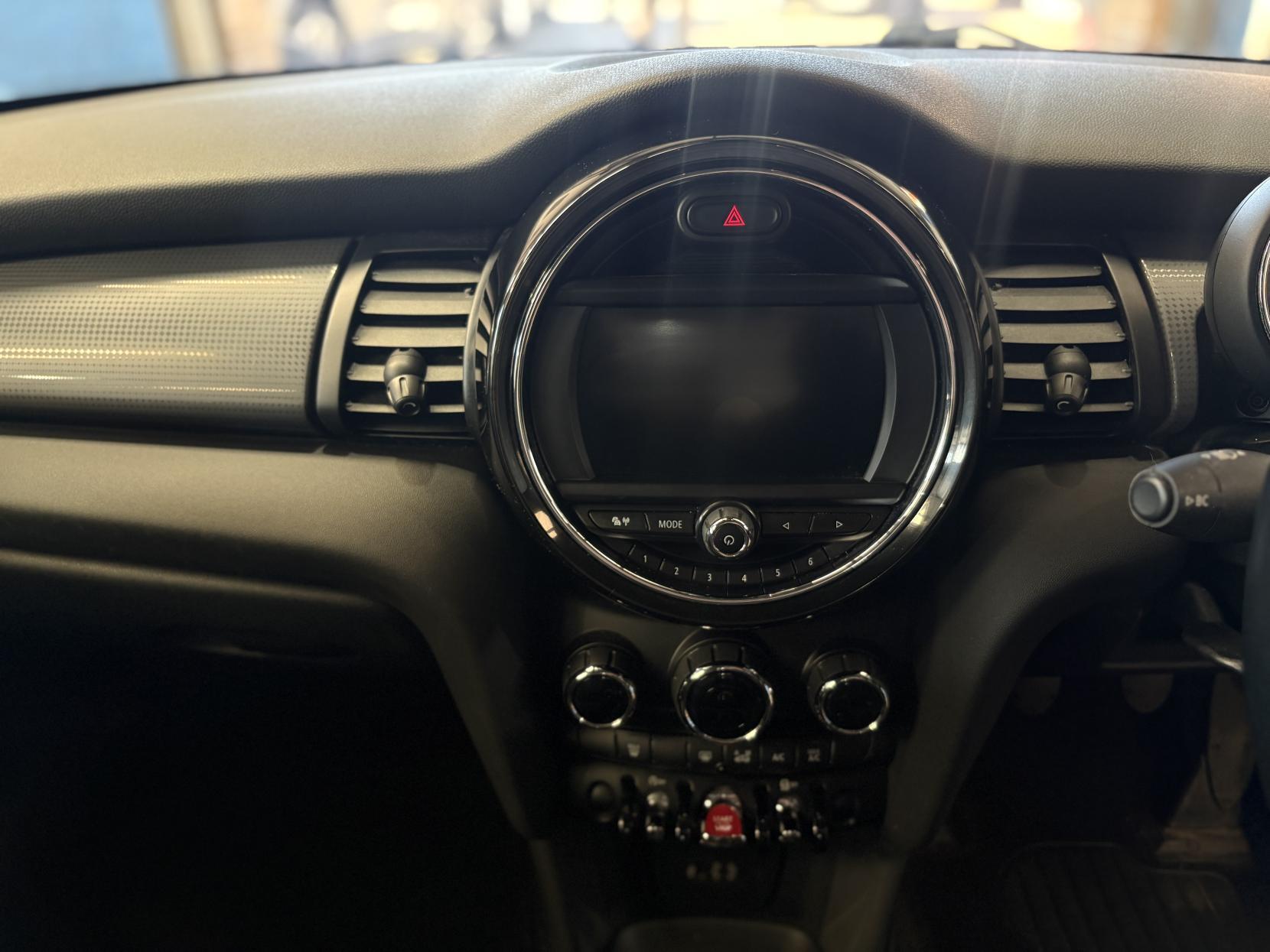 MINI Hatch - Image 17
