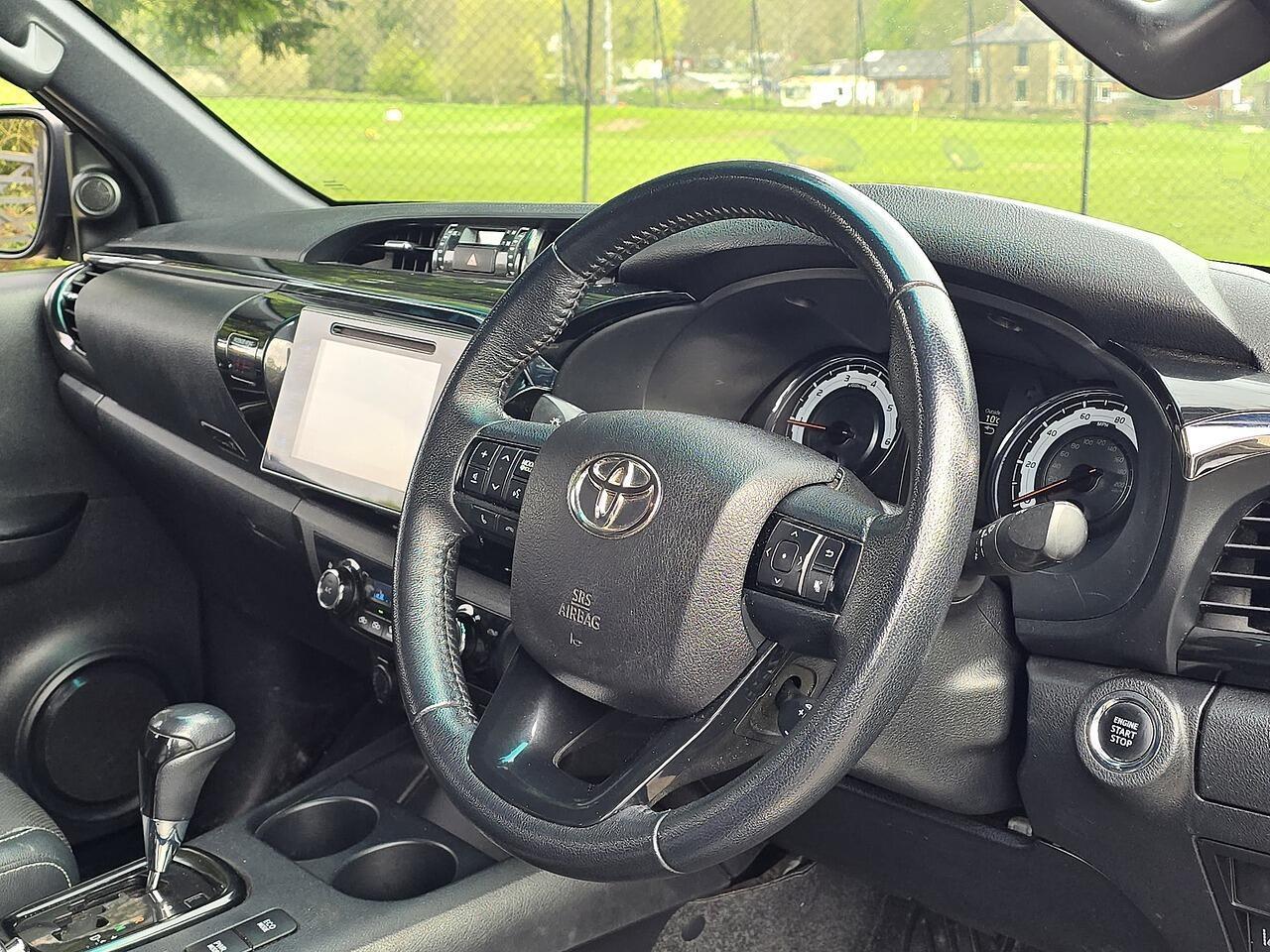 Toyota Hilux - Image 10