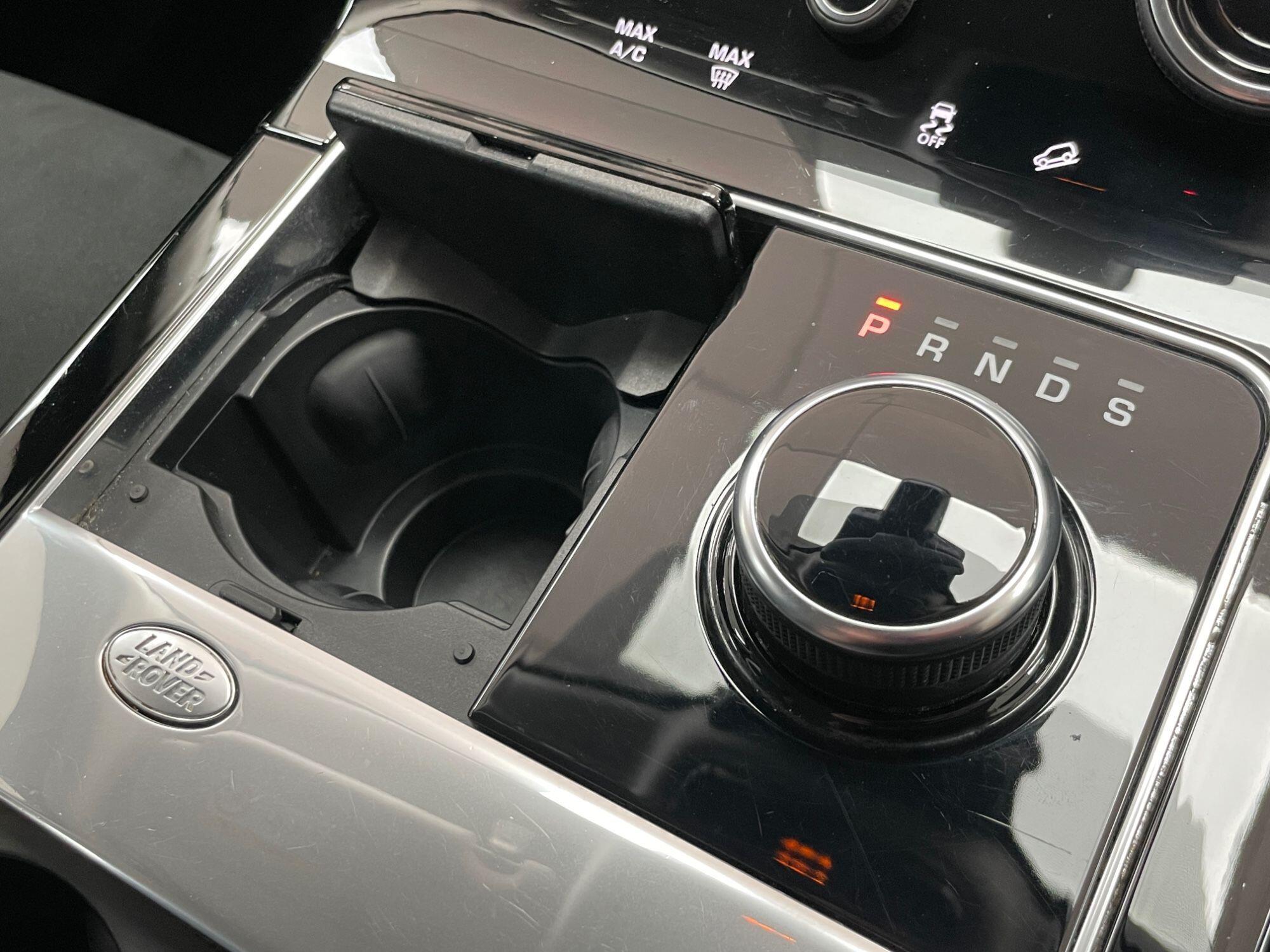 Land Rover Range Rover Velar - Image 48