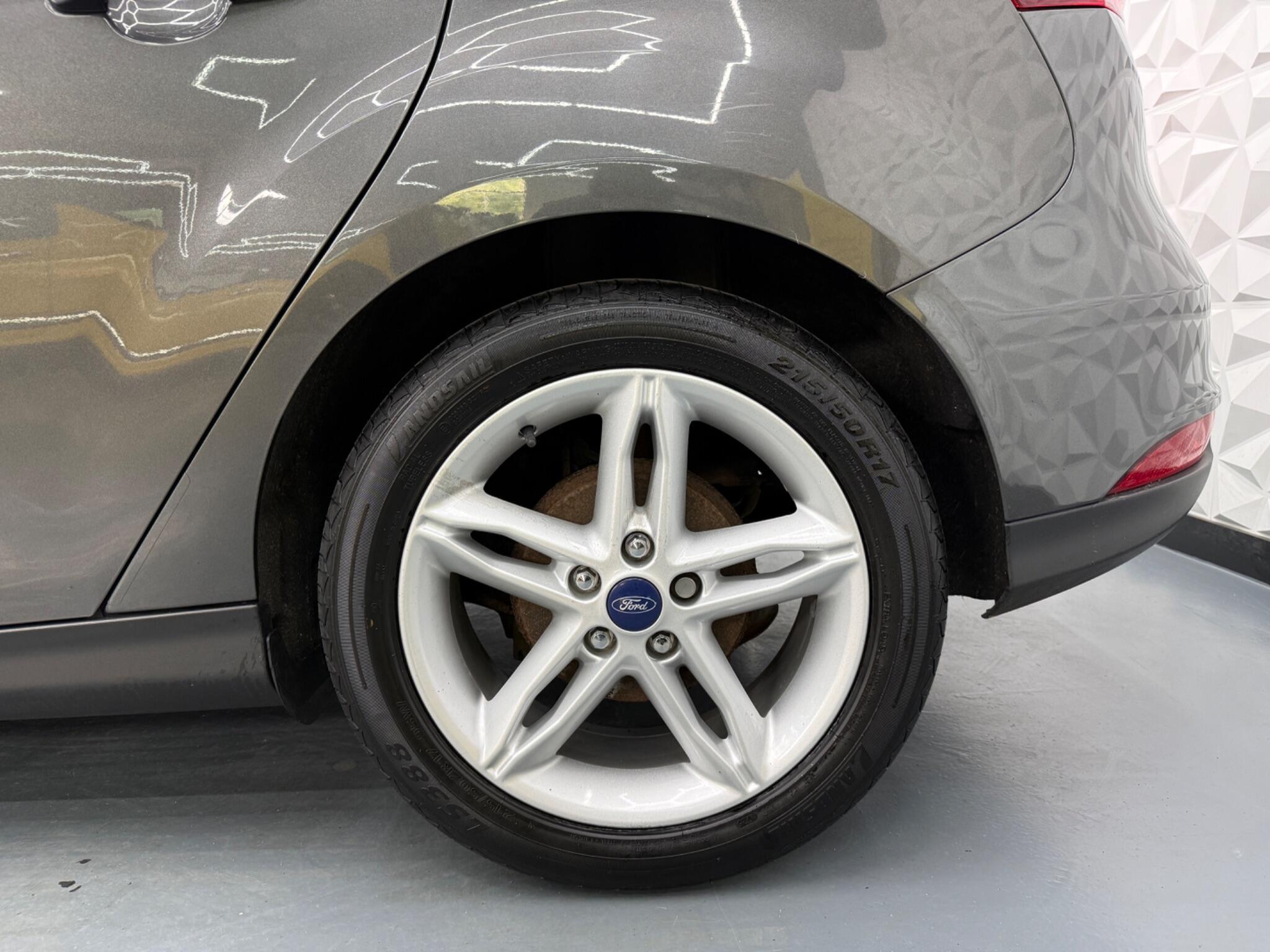 Ford Focus - Image 8