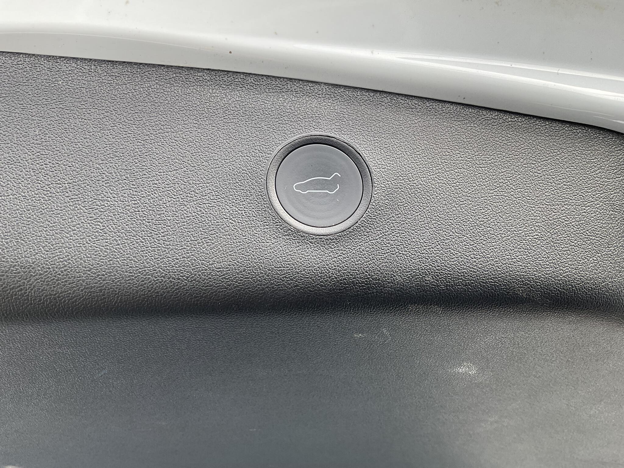 Tesla Model 3 - Image 18