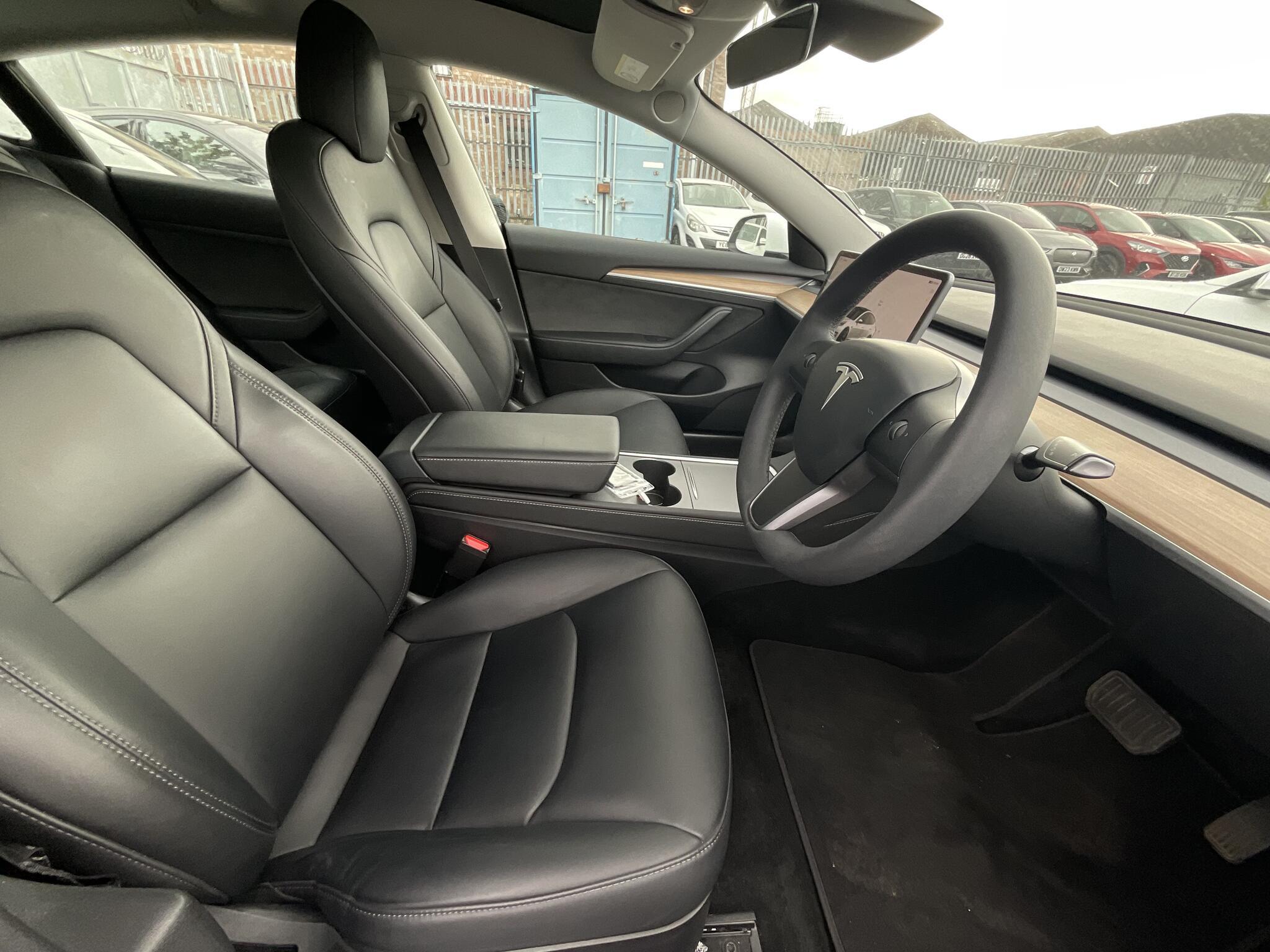 Tesla Model 3 - Image 9