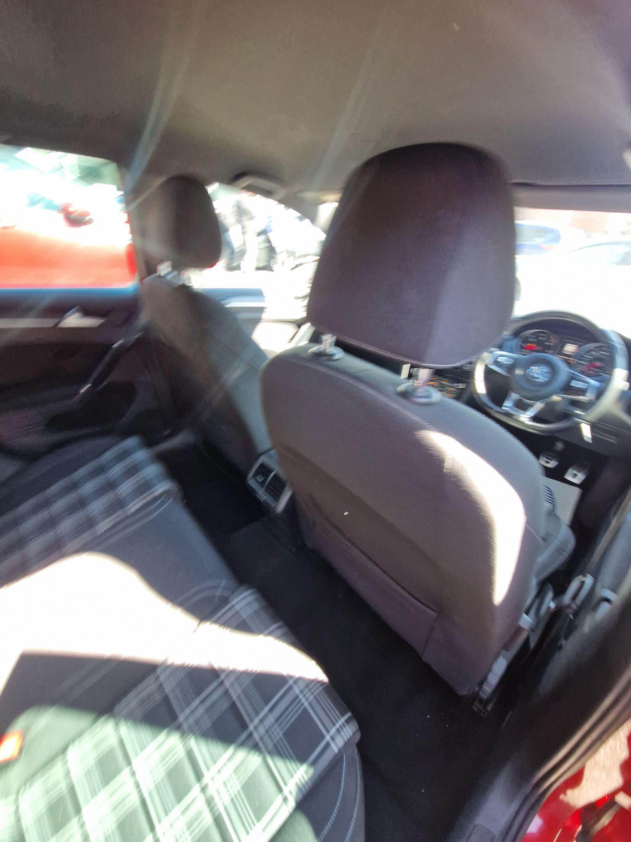 Volkswagen Golf - Image 32