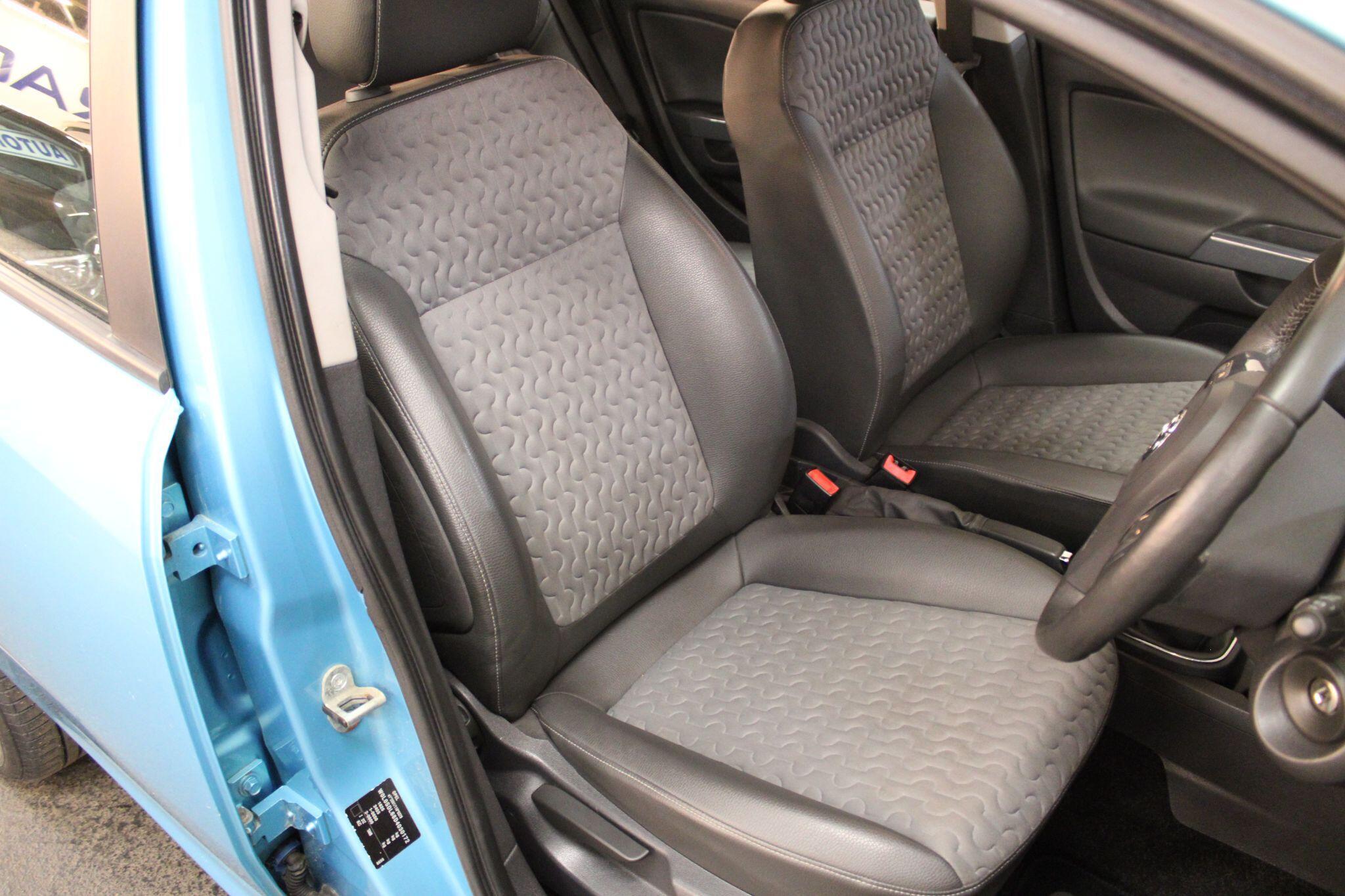 Vauxhall Corsa - Image 5