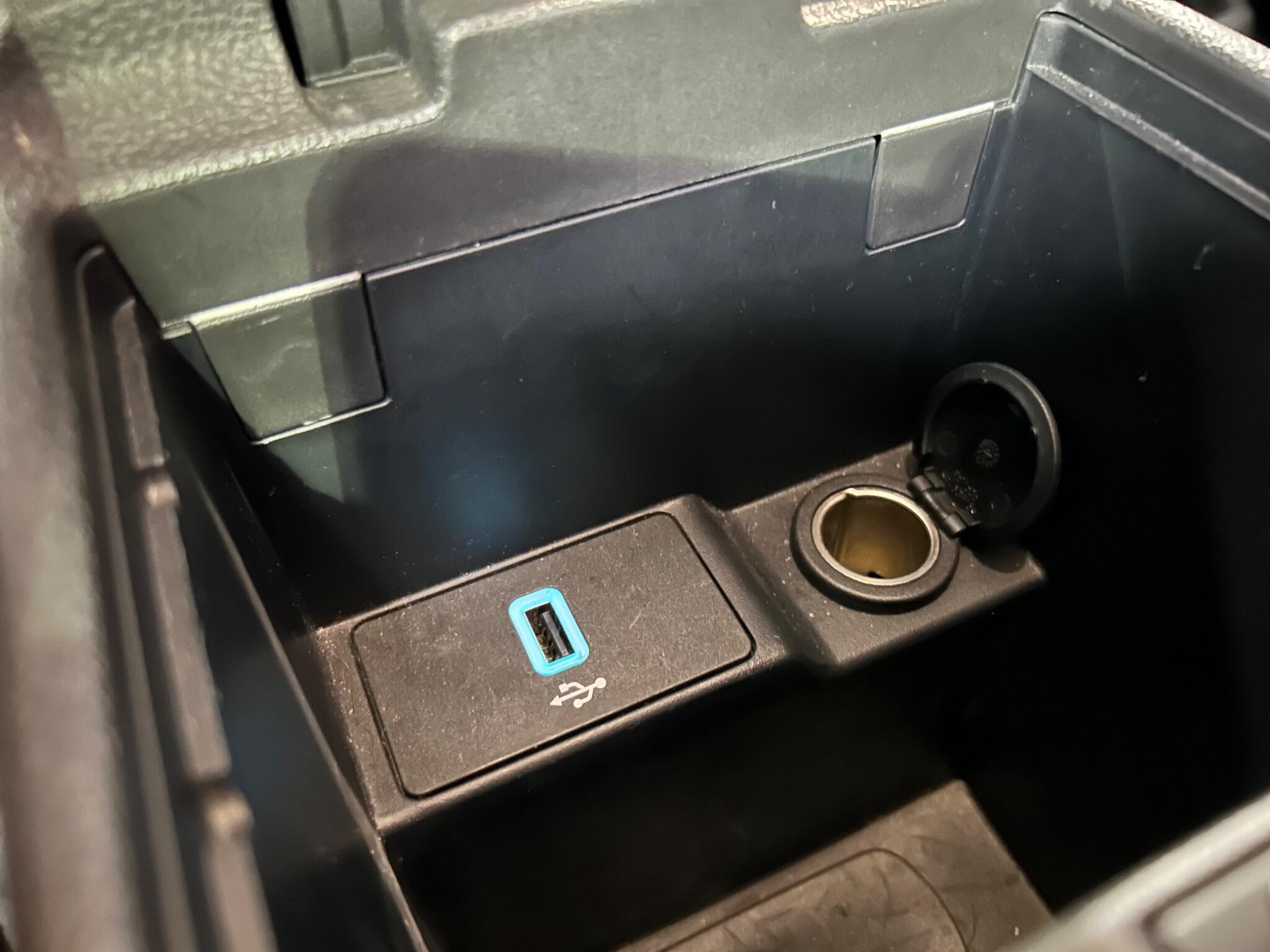 Ford Focus - Image 21