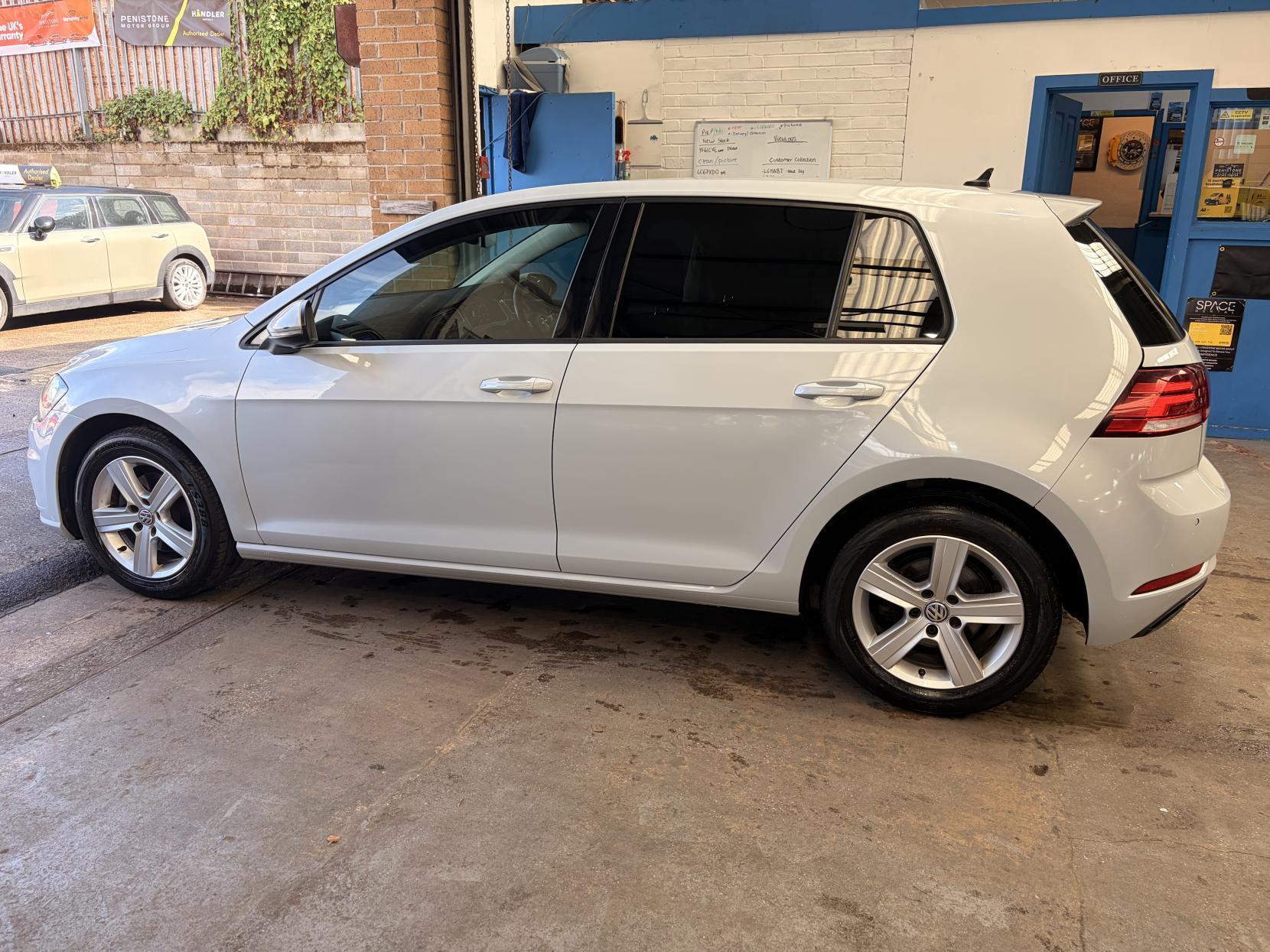Volkswagen Golf - Image 4