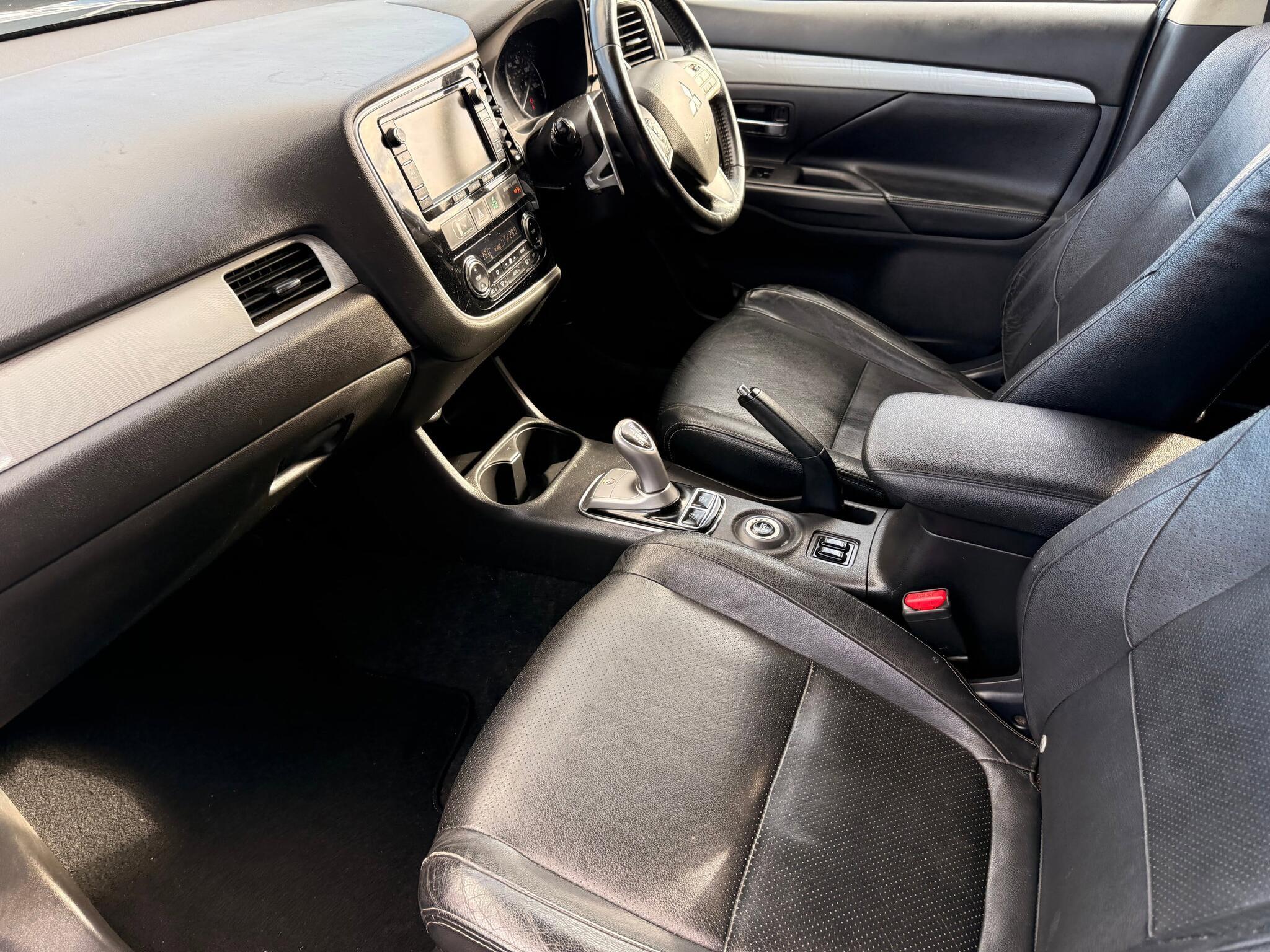 Mitsubishi Outlander - Image 20
