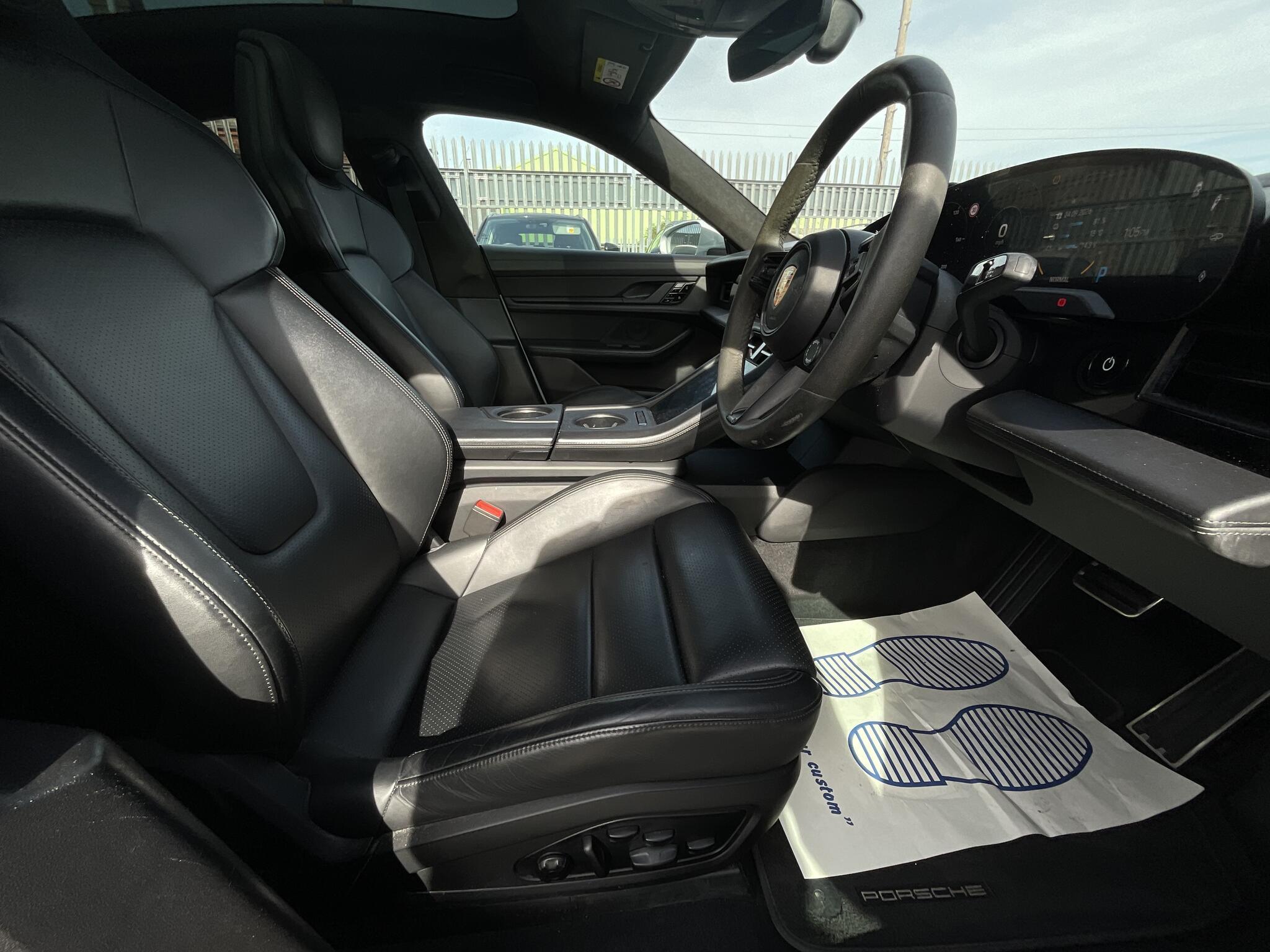 Porsche Taycan - Image 4