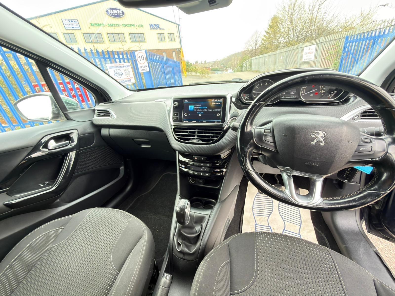 Peugeot 208 - Image 12