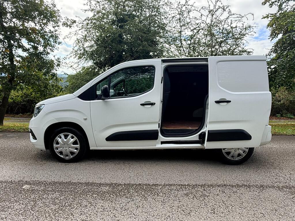Vauxhall Combo - Image 8