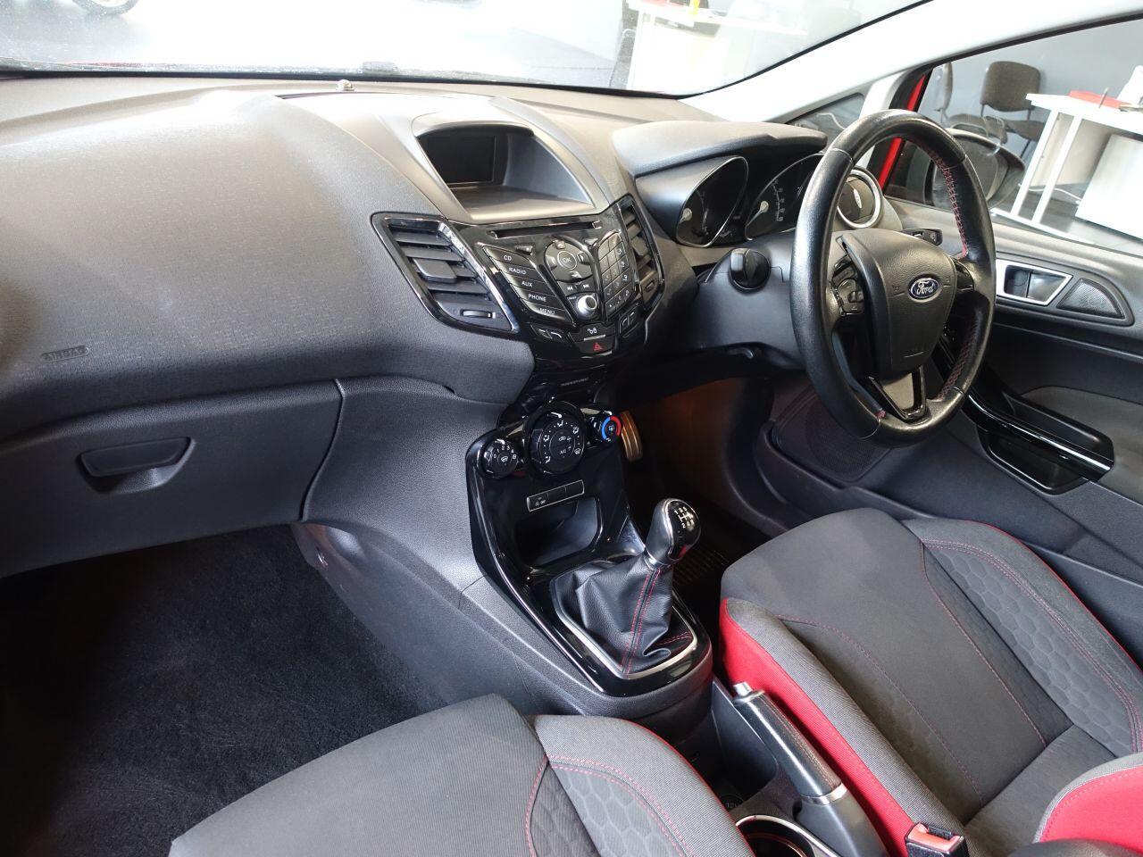 Ford Fiesta - Image 11