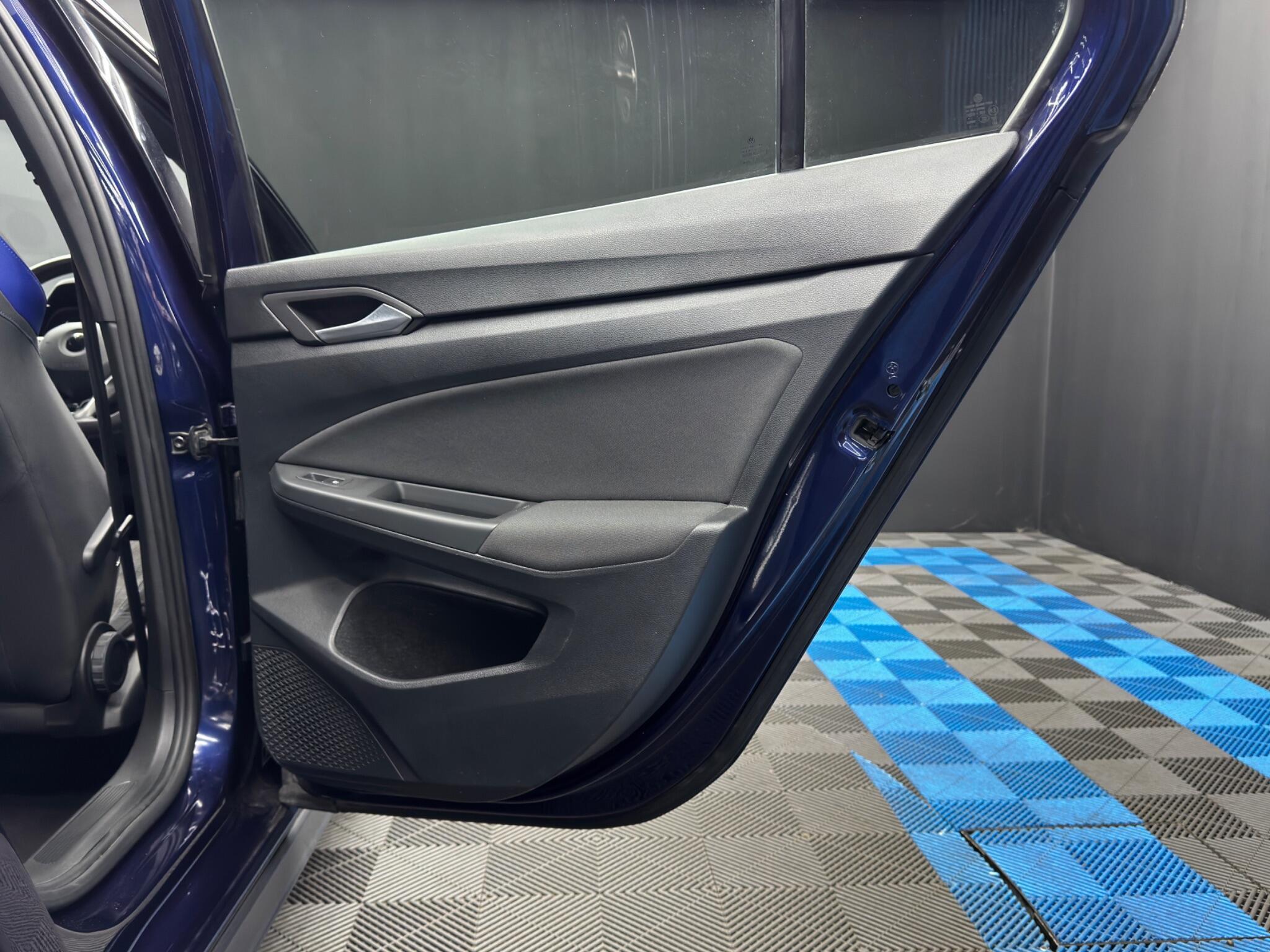 Volkswagen Golf - Image 42