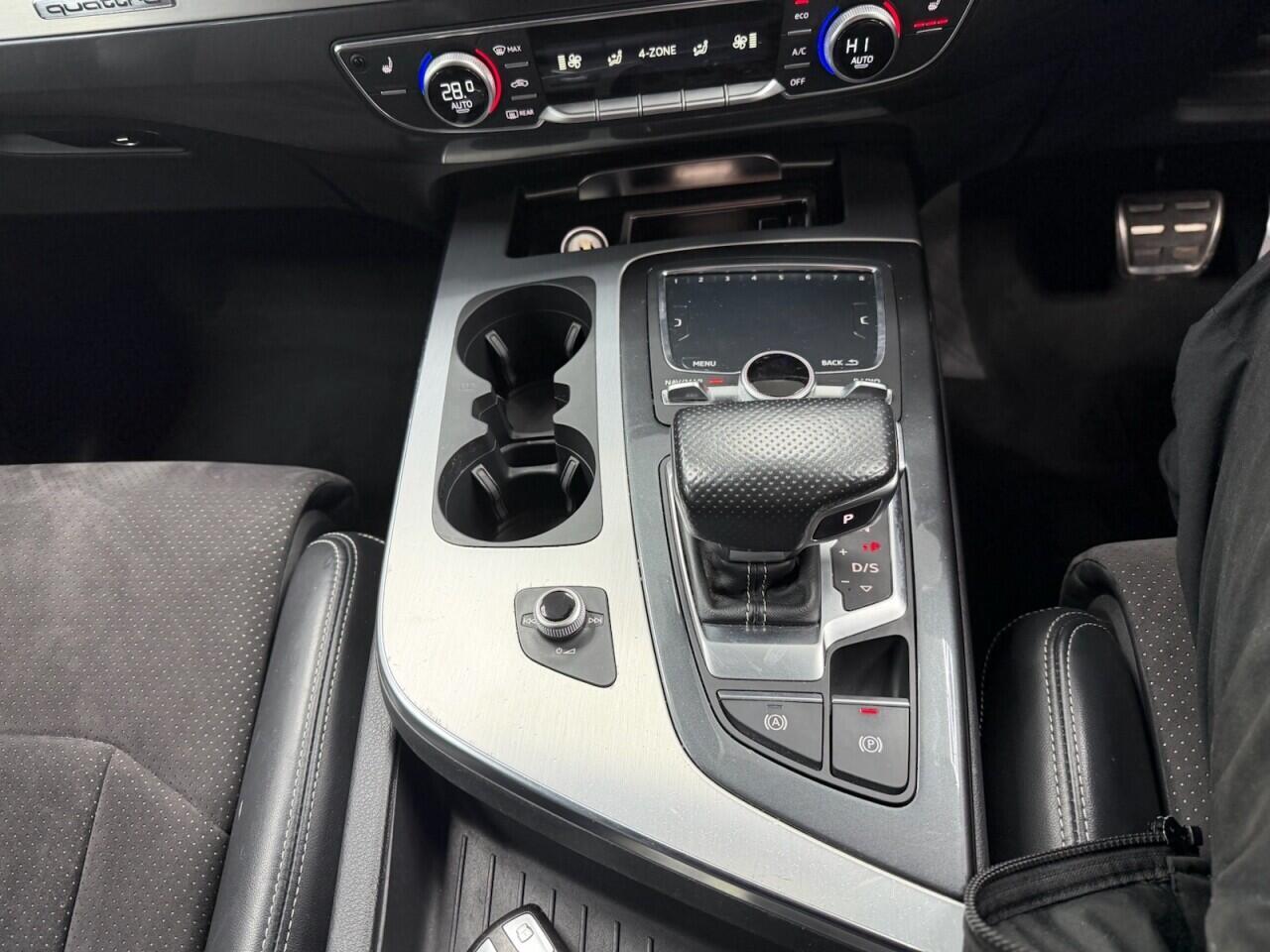 Audi Q7 - Image 35