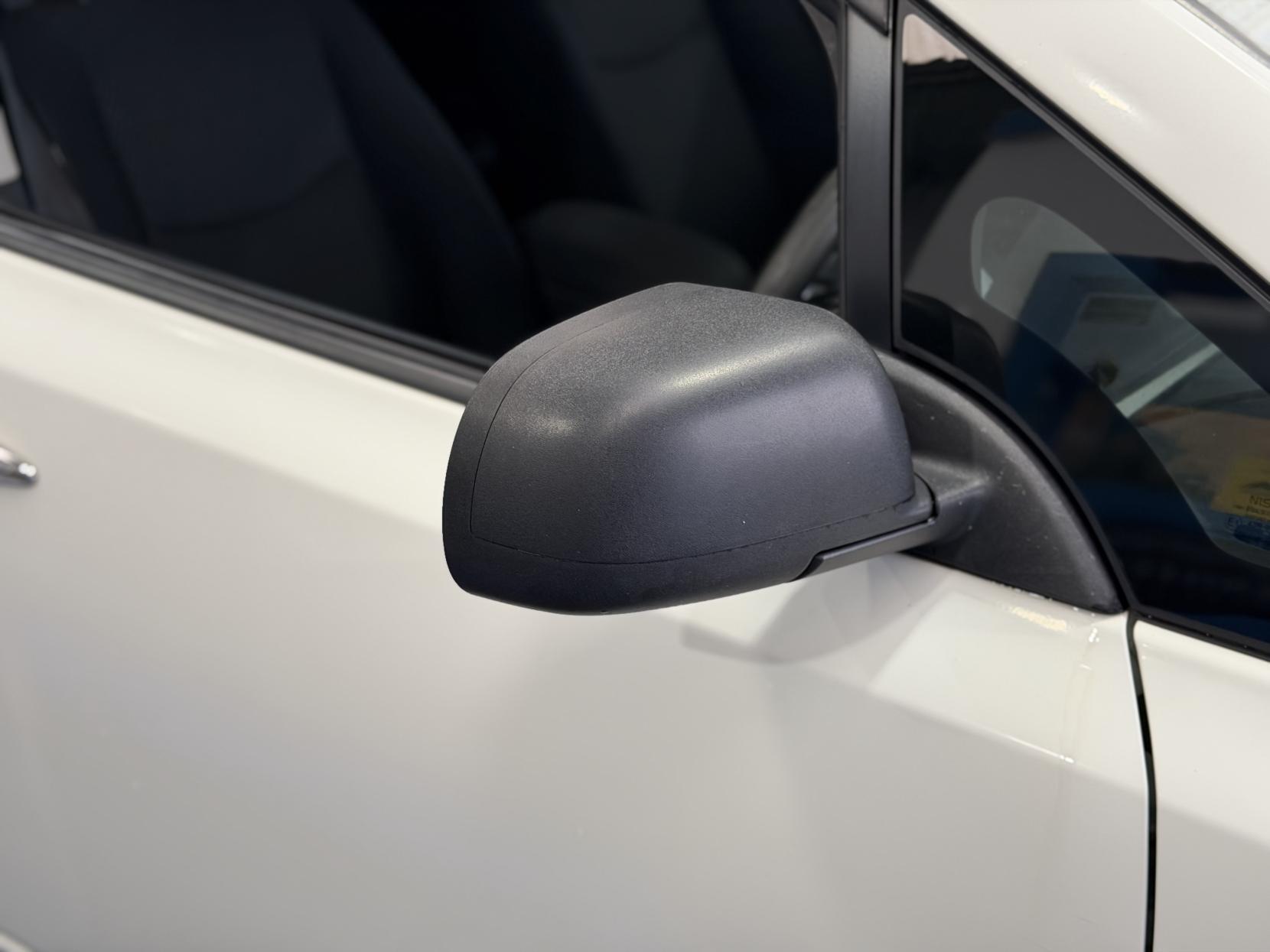 Nissan Leaf - Image 14