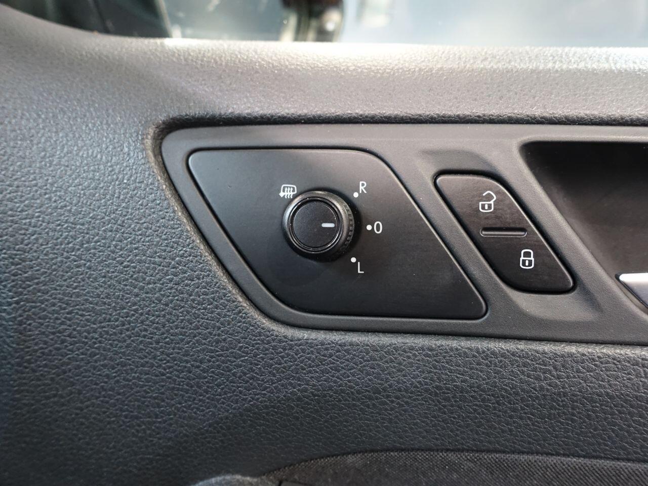 Volkswagen Jetta - Image 30