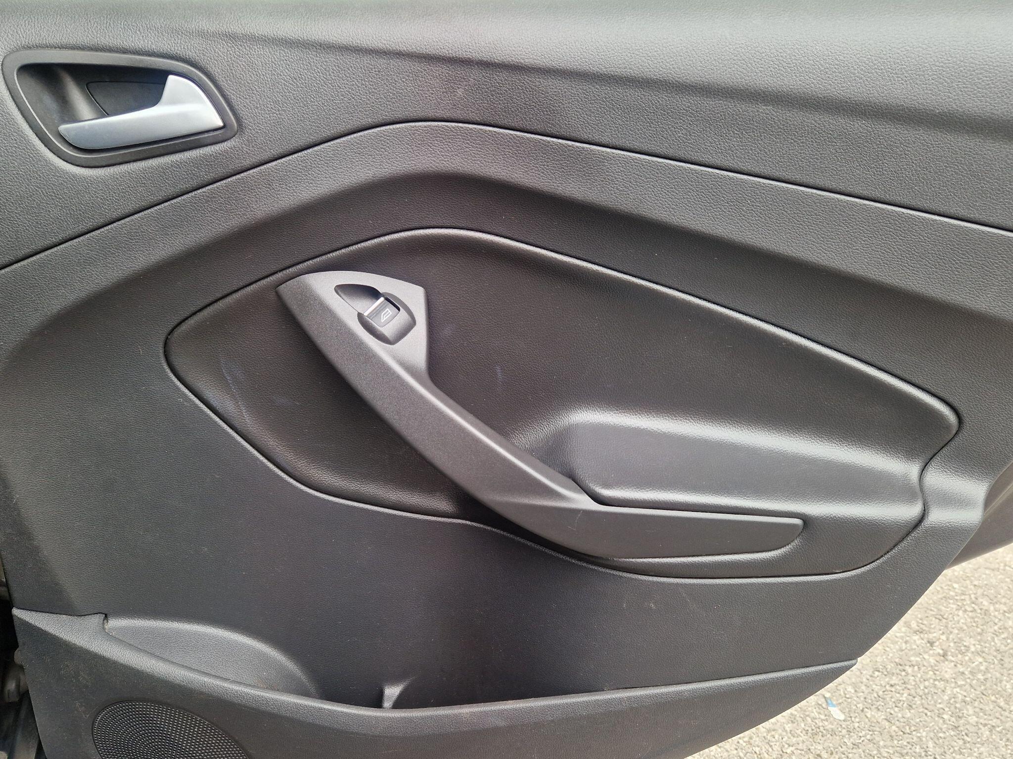 Ford Kuga - Image 35