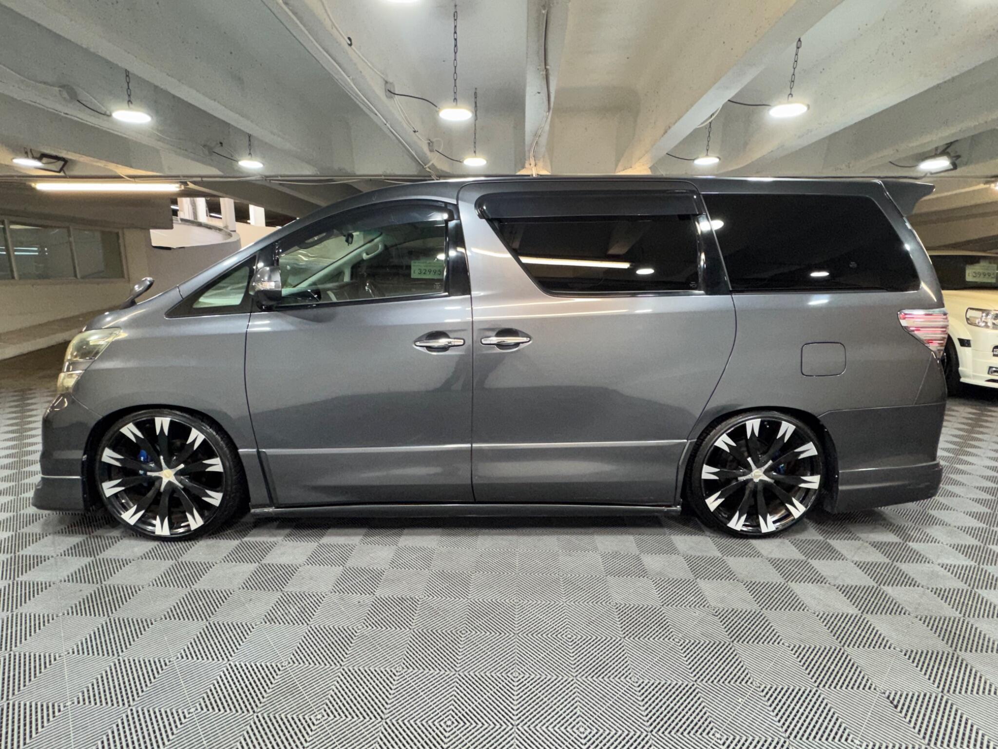 Toyota Vellfire - Image 2