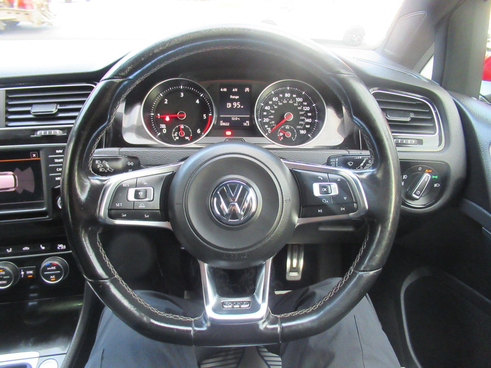 Volkswagen Golf - Image 18