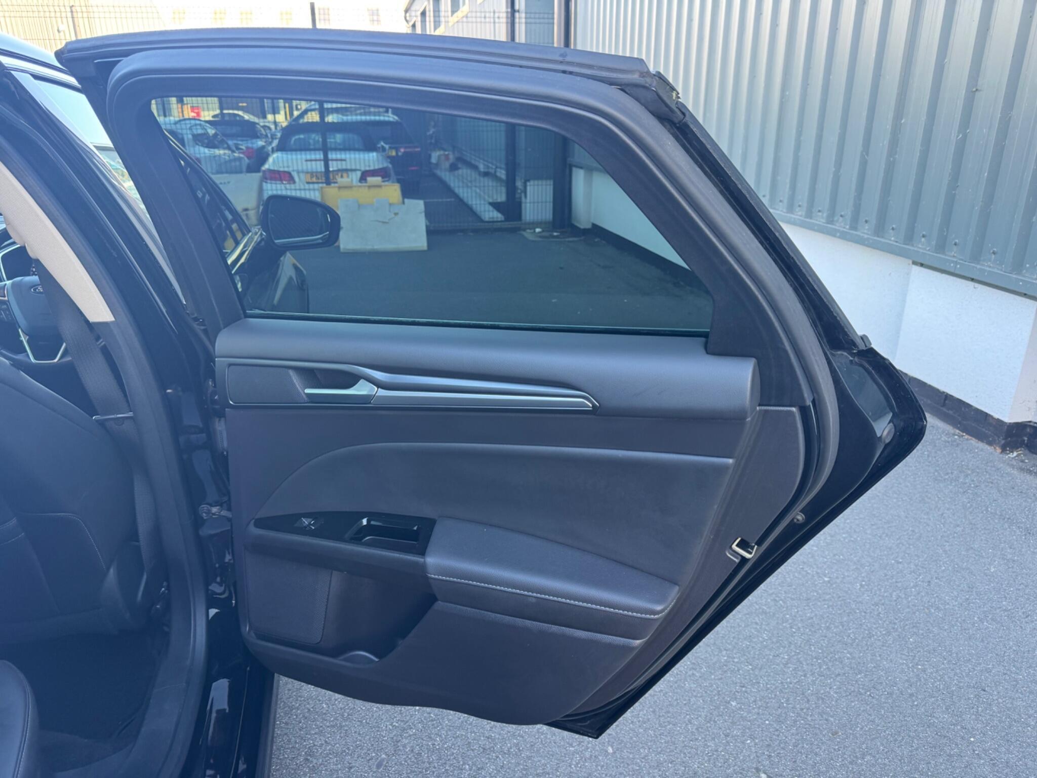 Ford Mondeo - Image 9