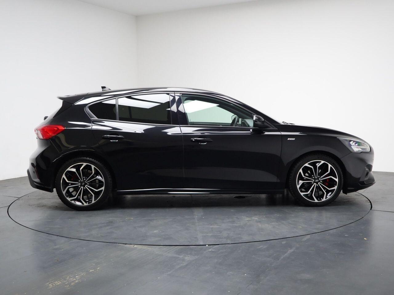 Ford Focus - Image 8