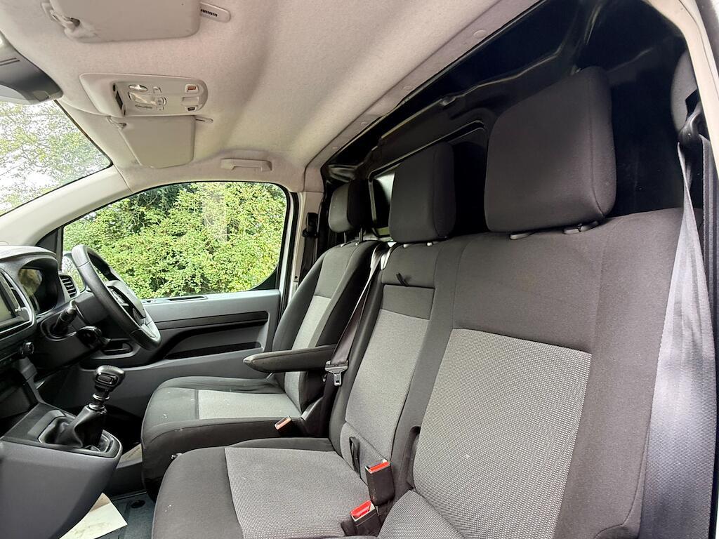 Vauxhall Vivaro - Image 20