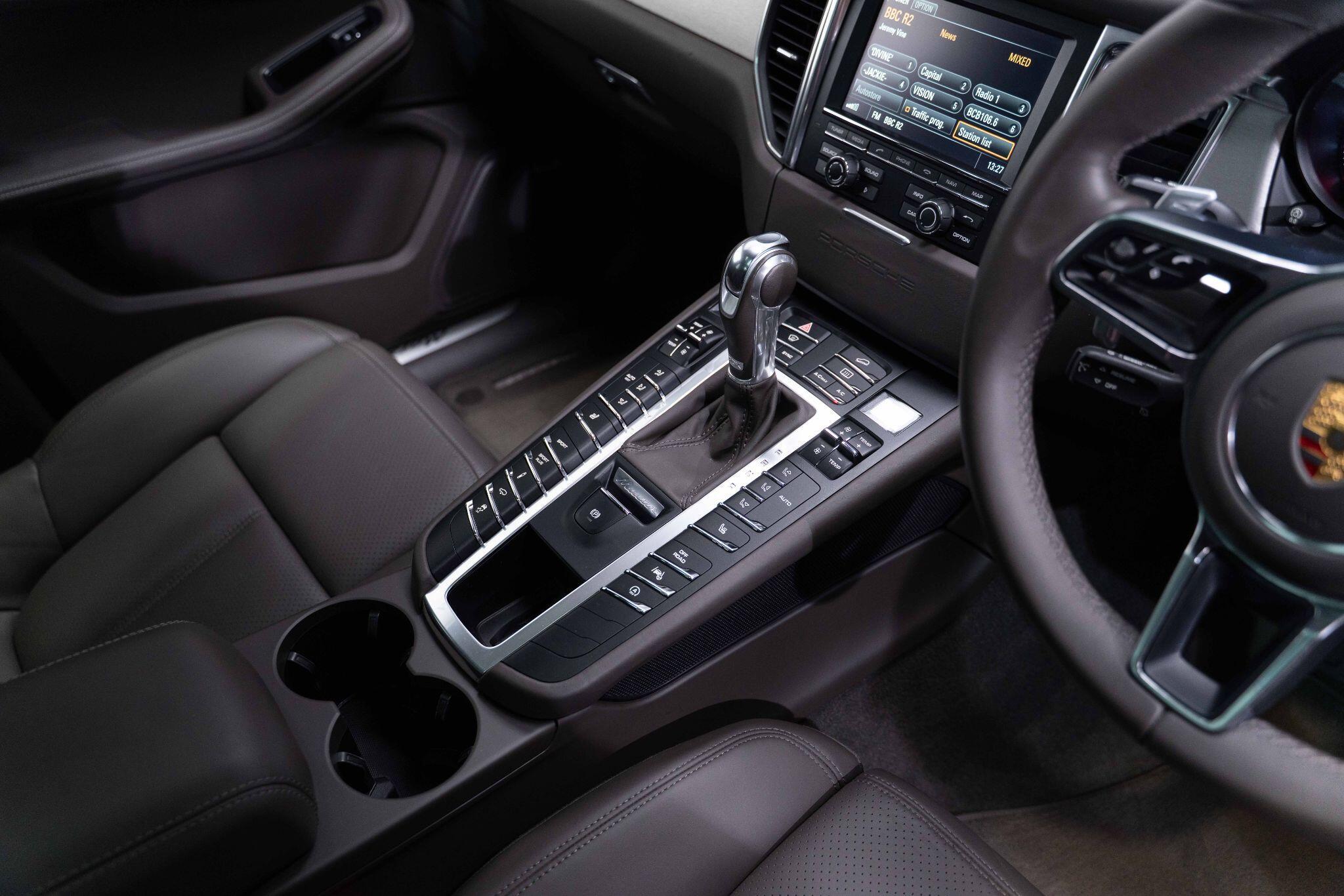 Porsche Macan - Image 9