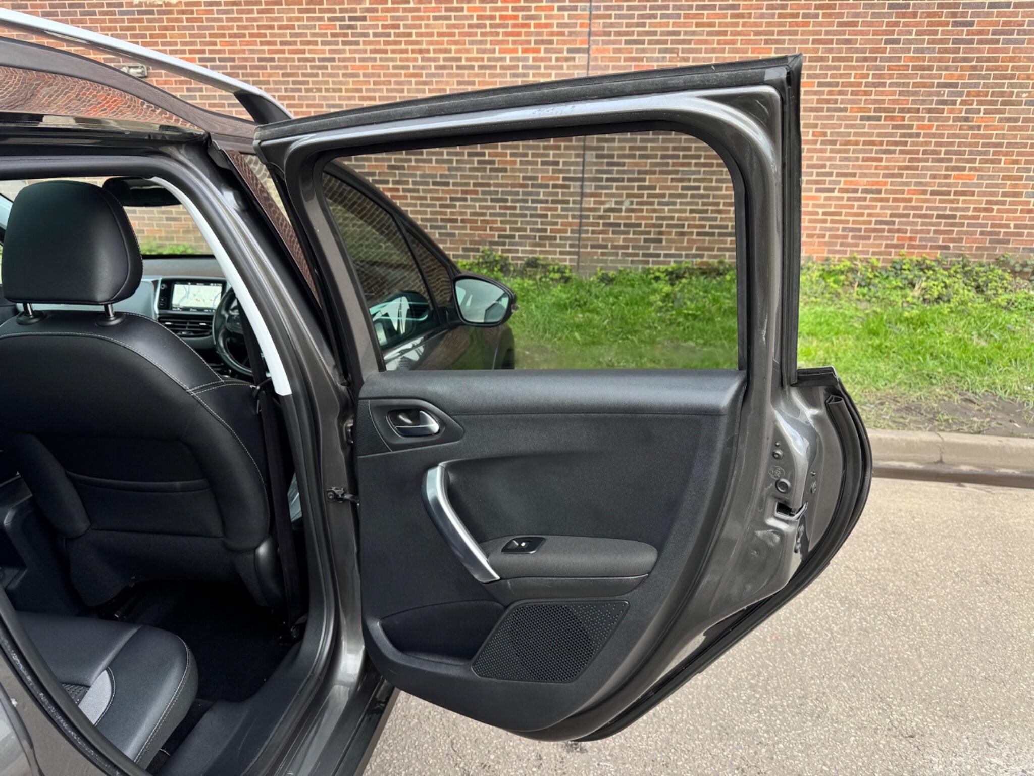 Peugeot 2008 - Image 40